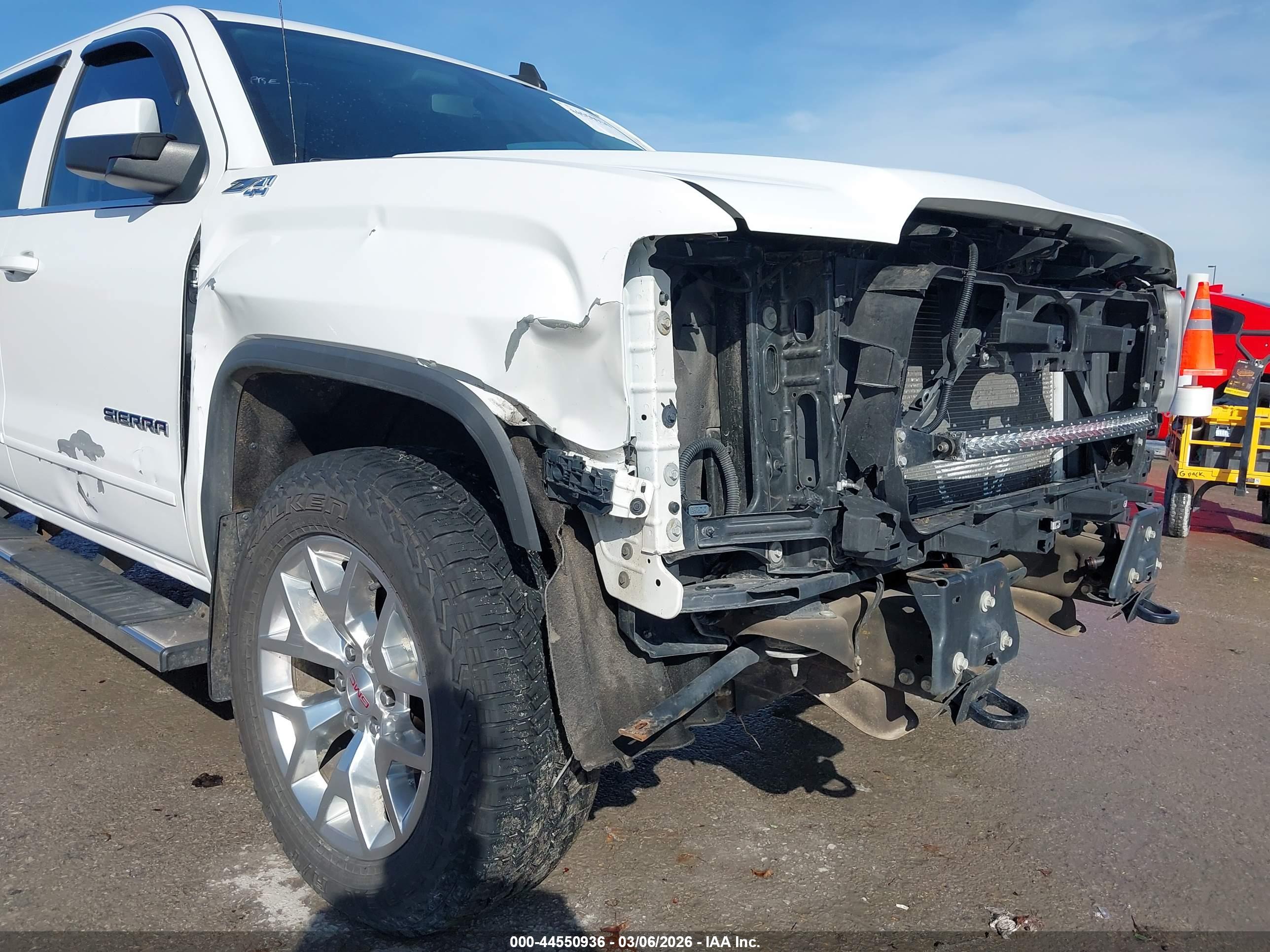 GMC SIERRA image 6