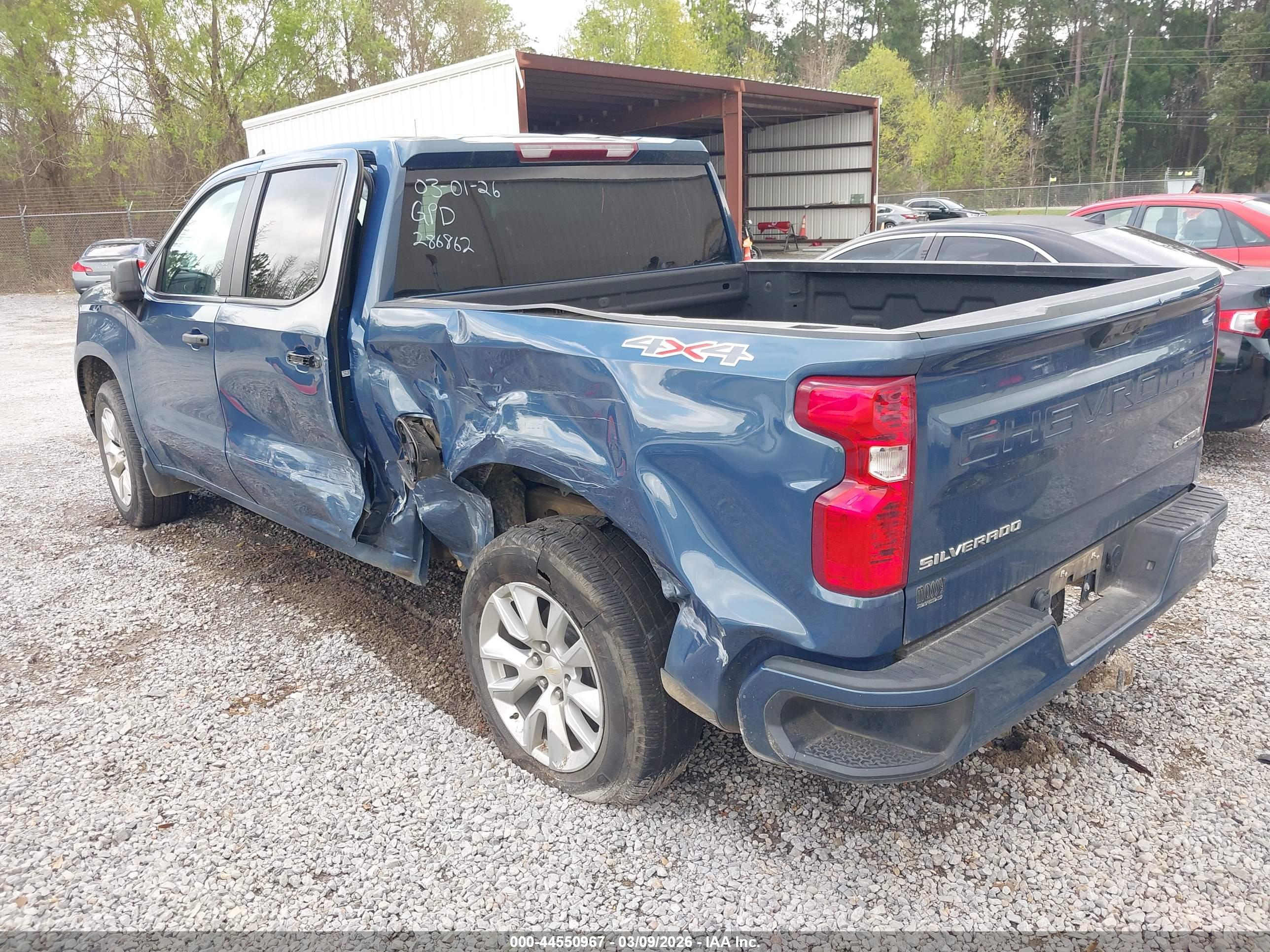 CHEVROLET SILVERADO image 3