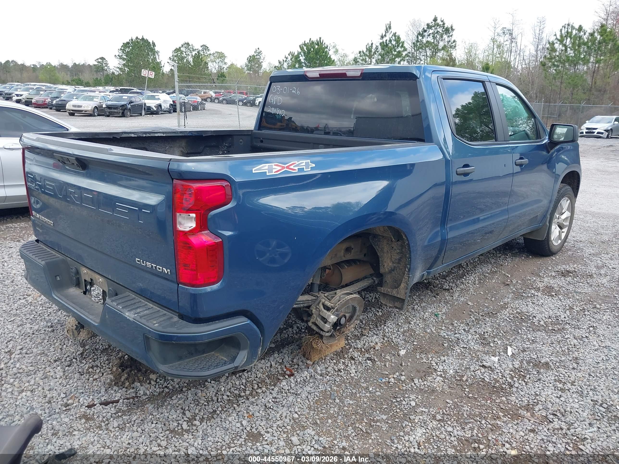 CHEVROLET SILVERADO image 4