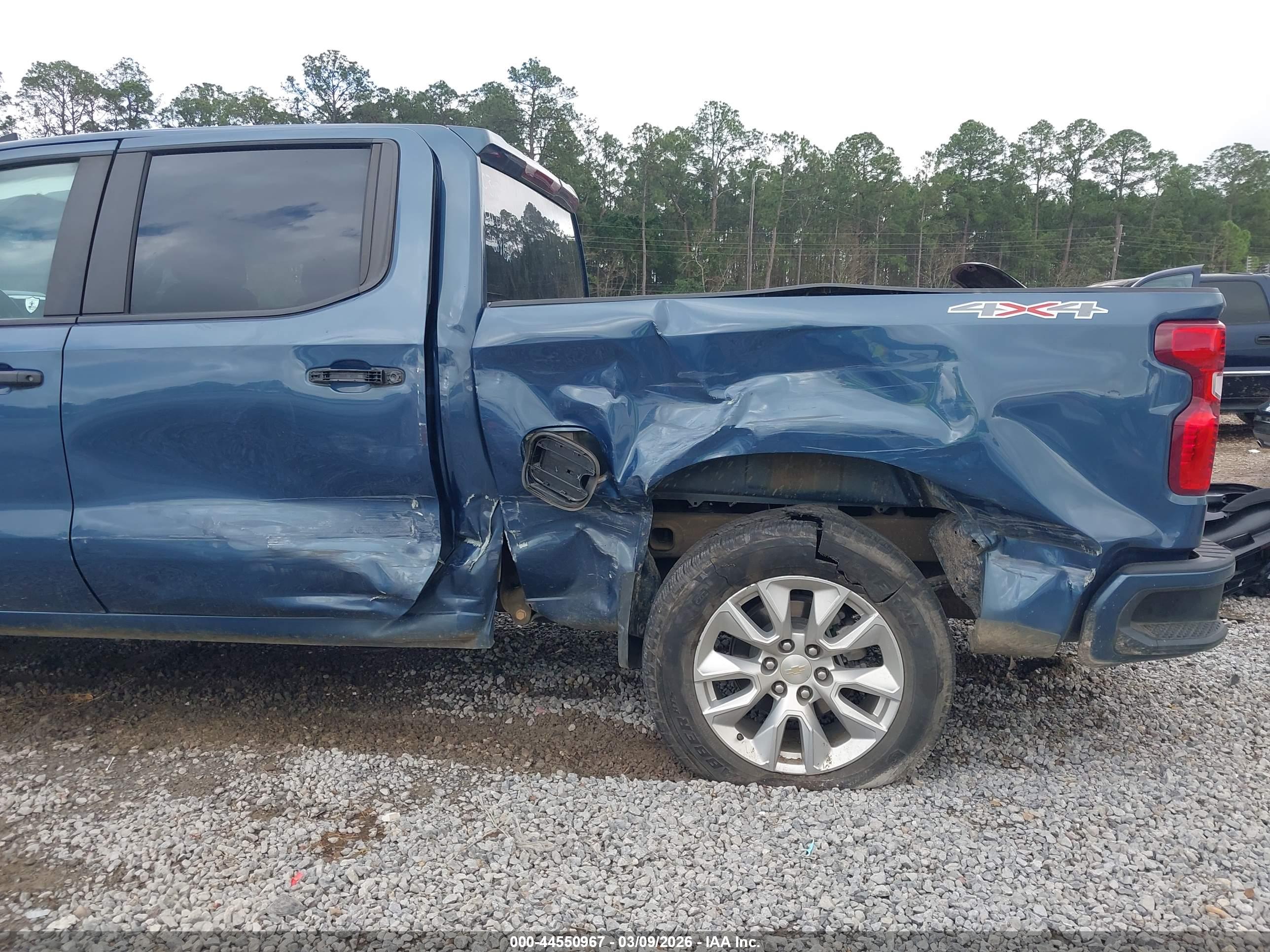 CHEVROLET SILVERADO image 6