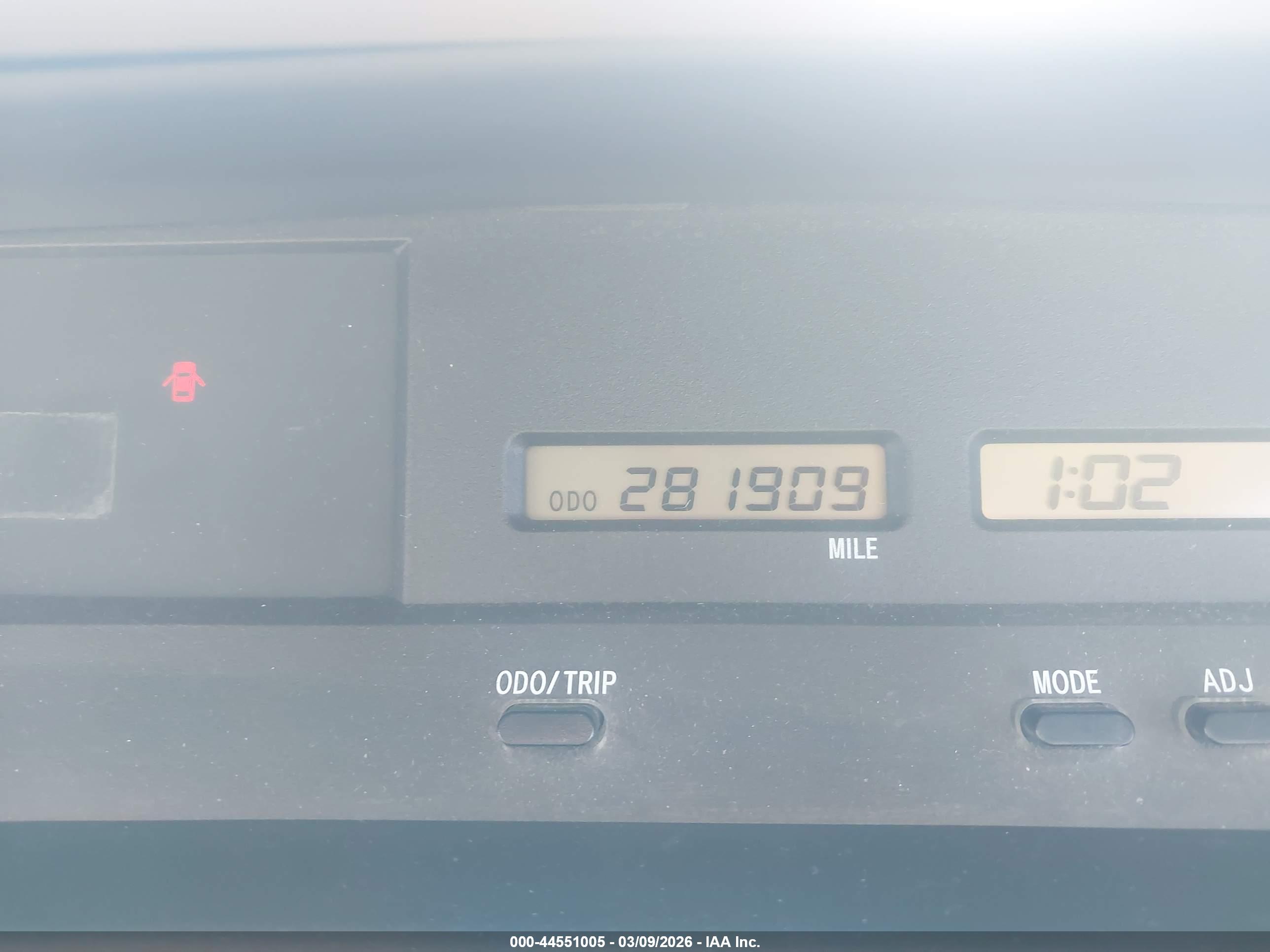 TOYOTA AVALON image 7