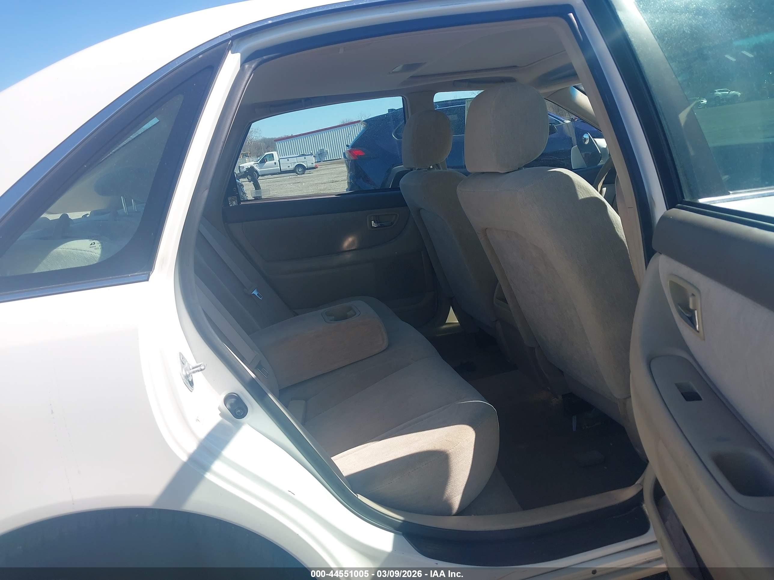 TOYOTA AVALON image 8