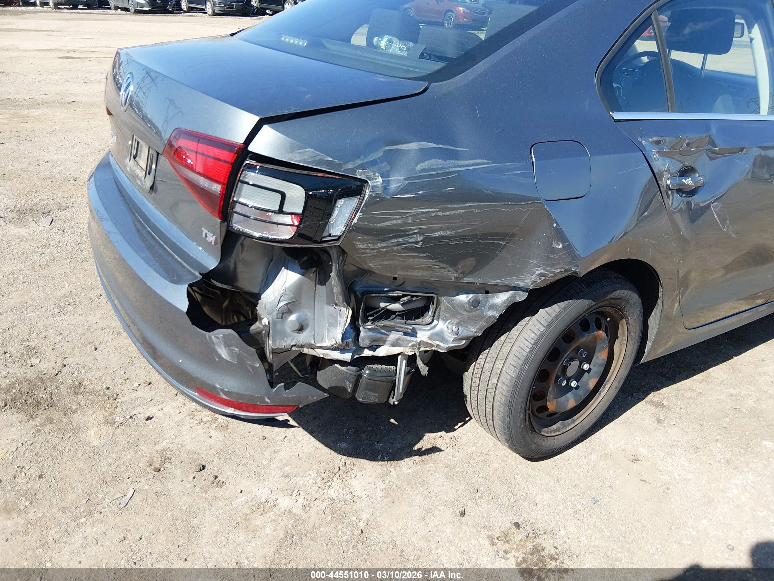 VOLKSWAGEN JETTA image 6