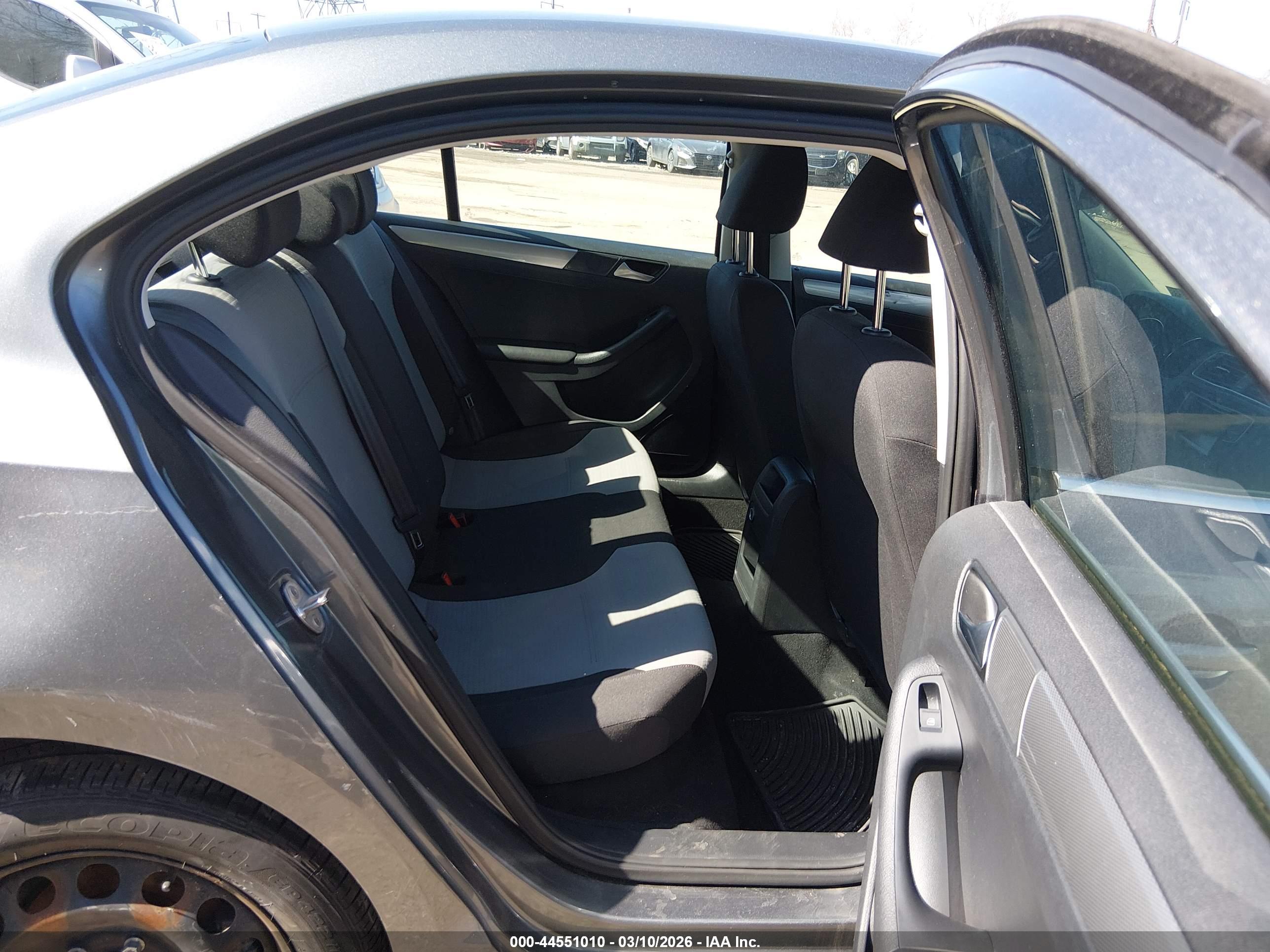 VOLKSWAGEN JETTA image 8