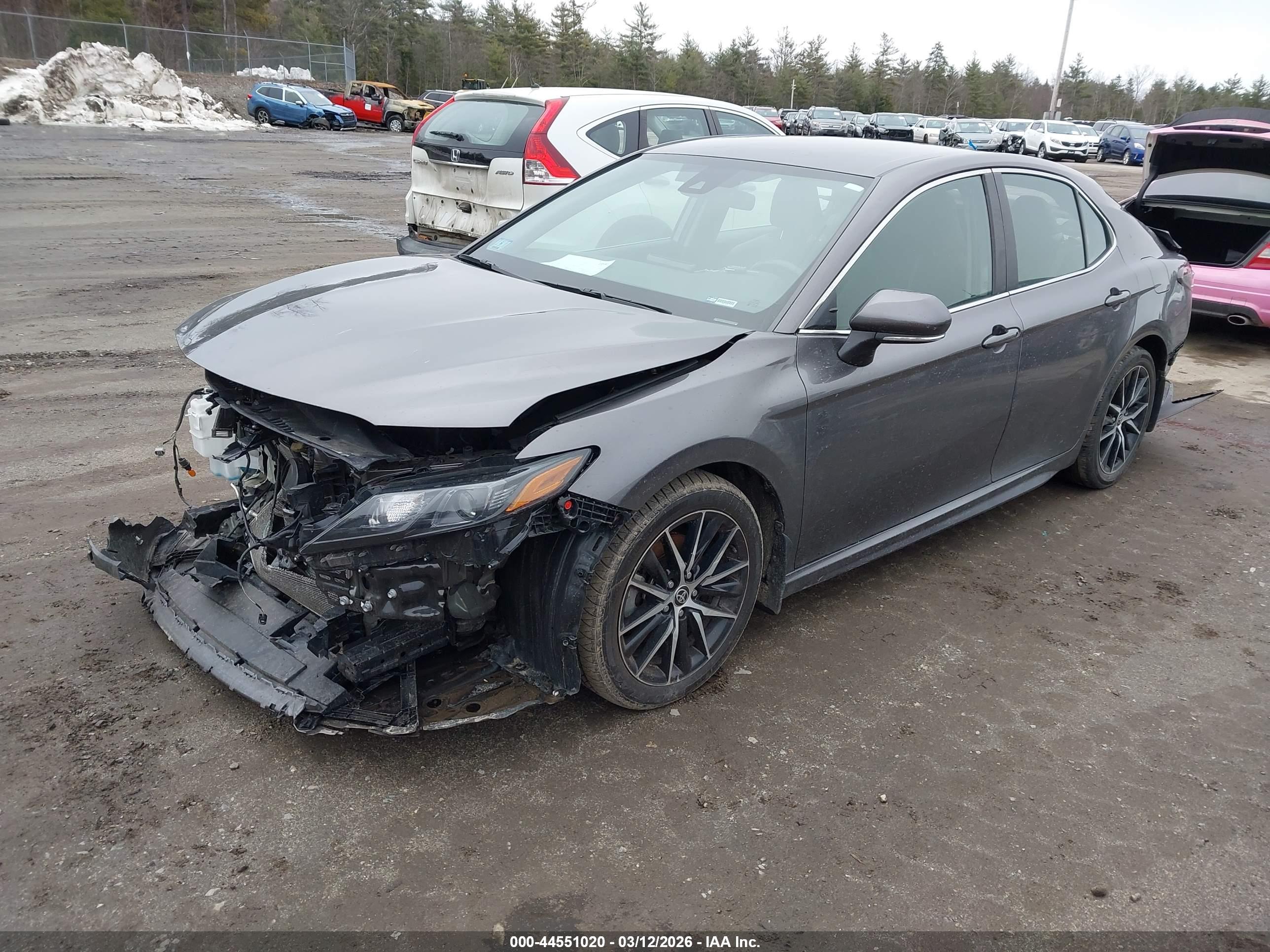 TOYOTA CAMRY image 2