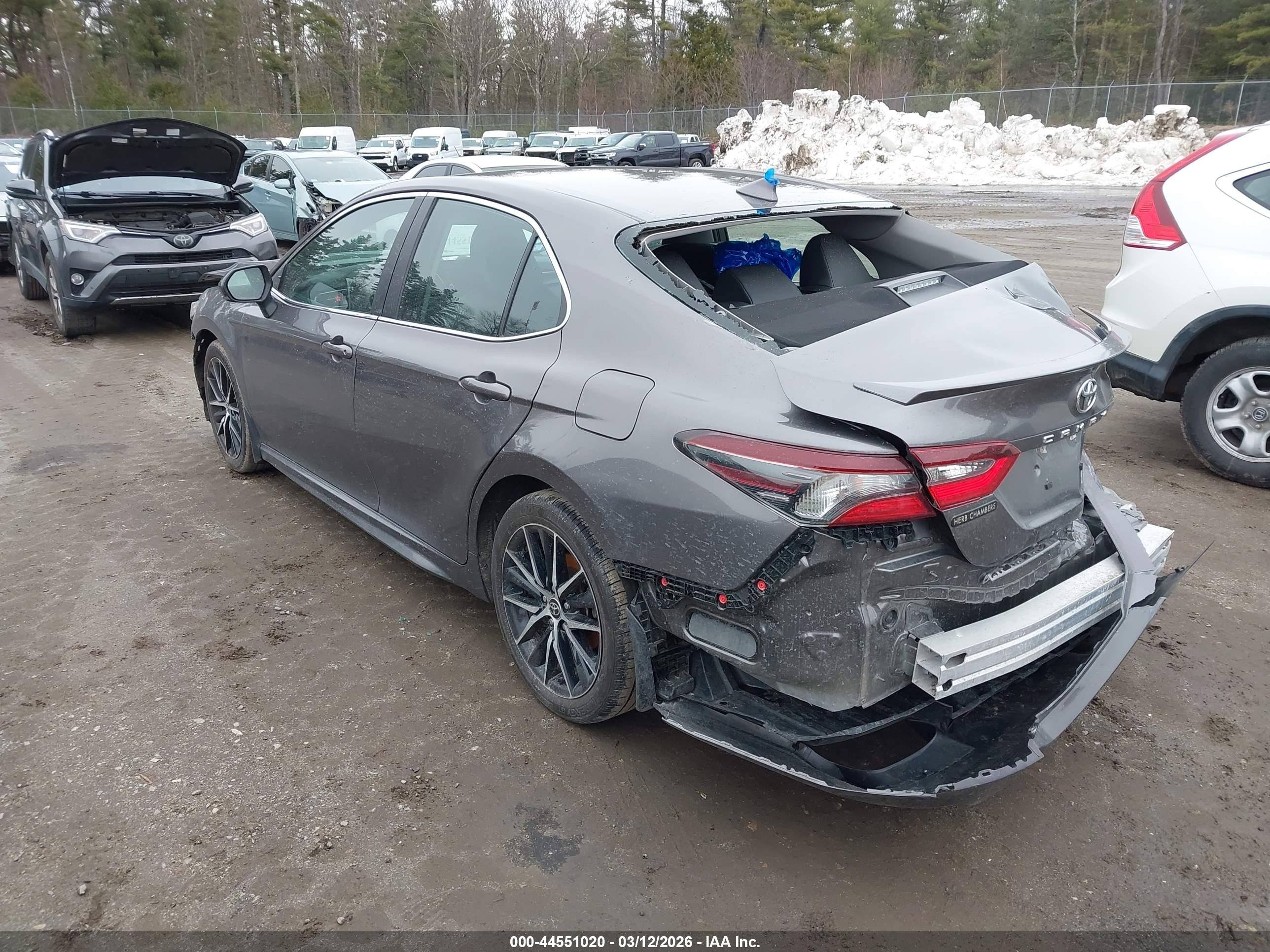 TOYOTA CAMRY image 3