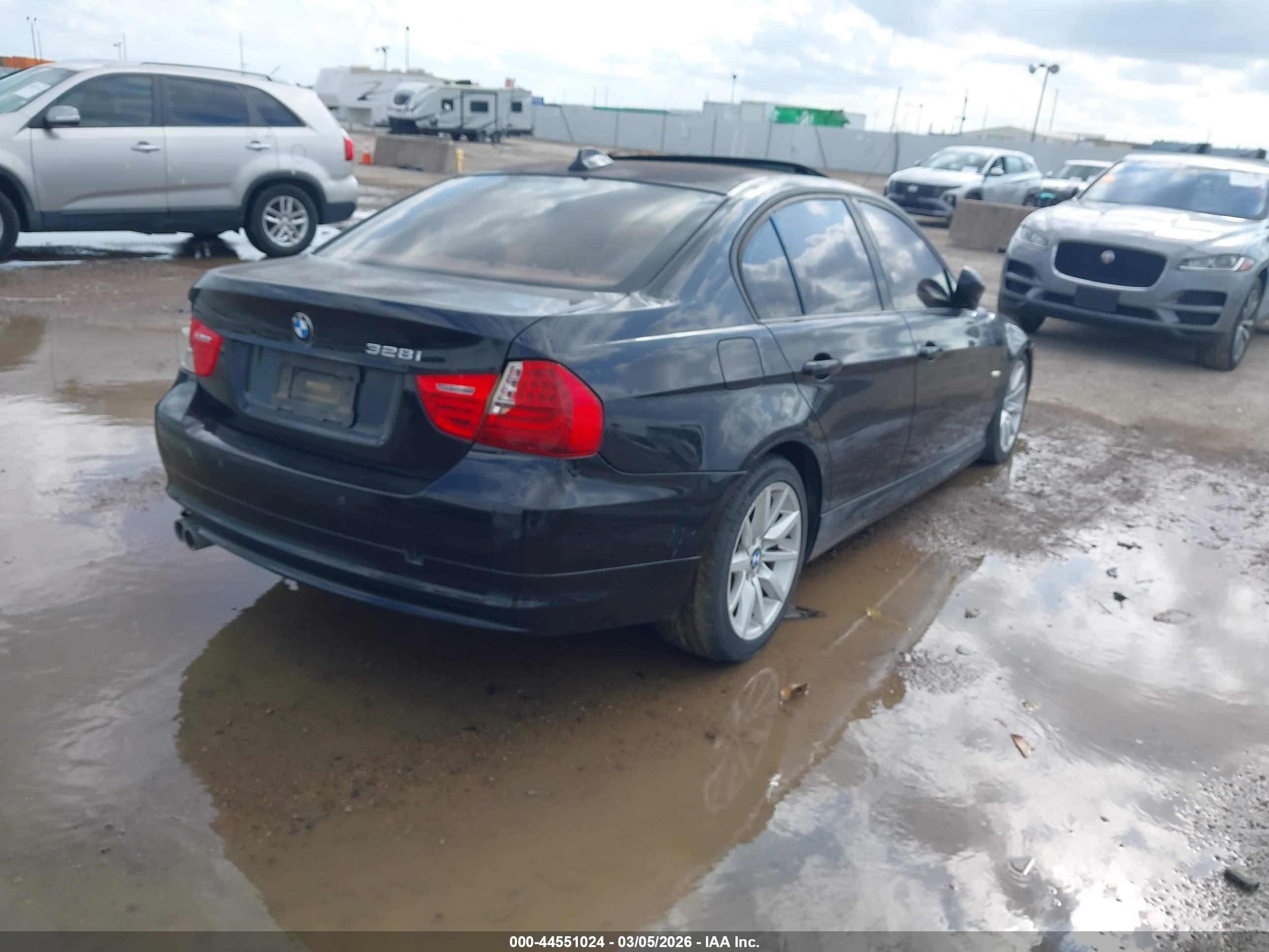 BMW 328I image 4