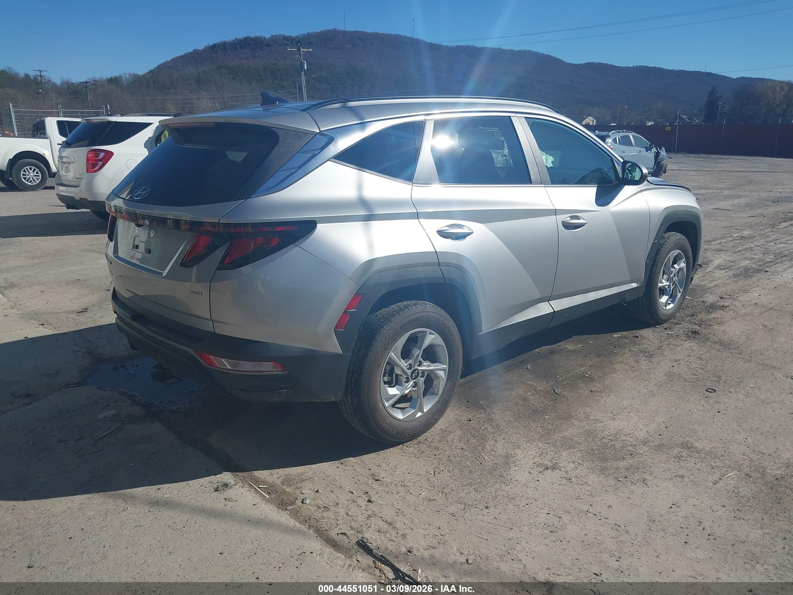 HYUNDAI TUCSON image 4