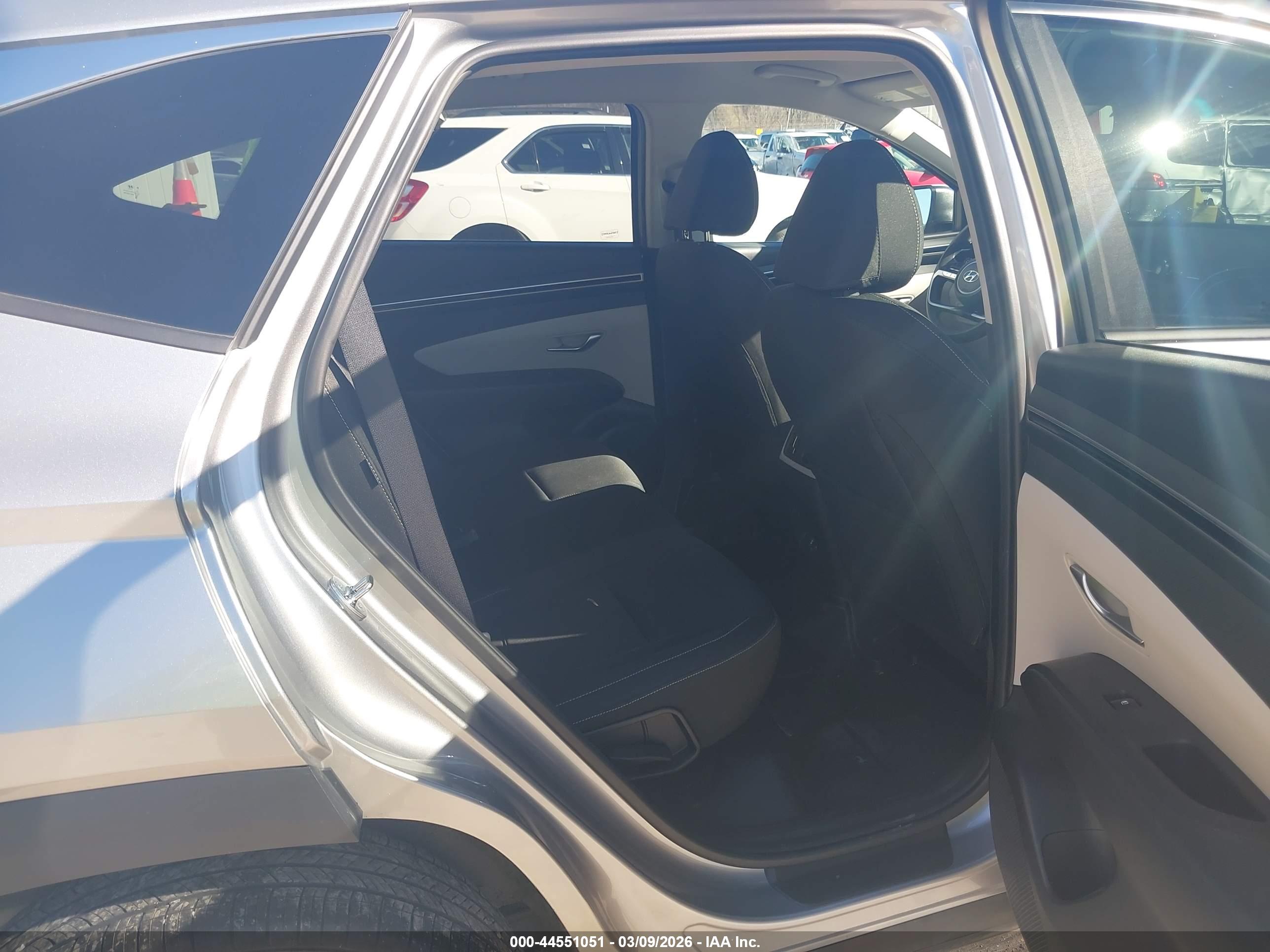 HYUNDAI TUCSON image 8