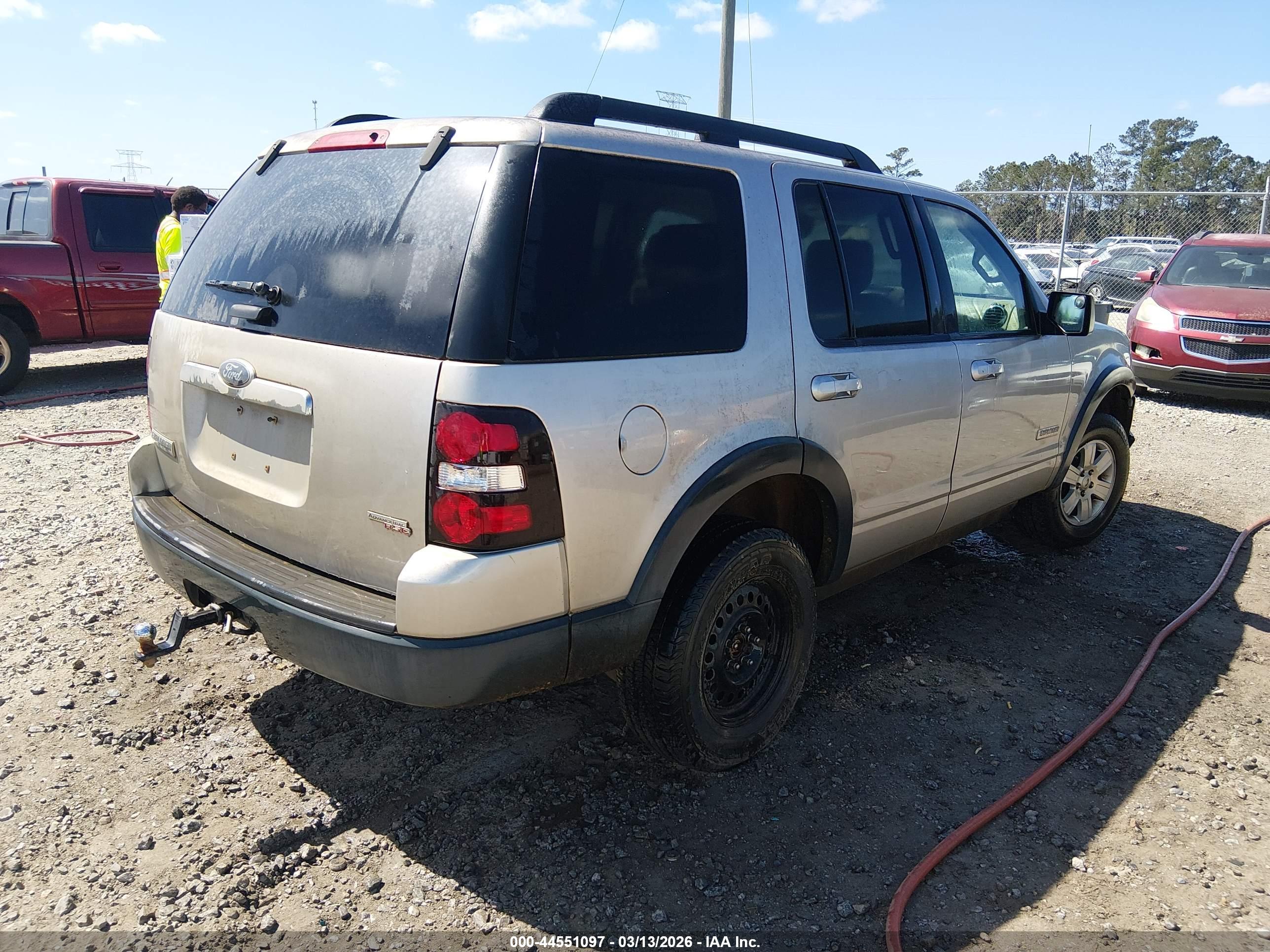 FORD EXPLORER image 4