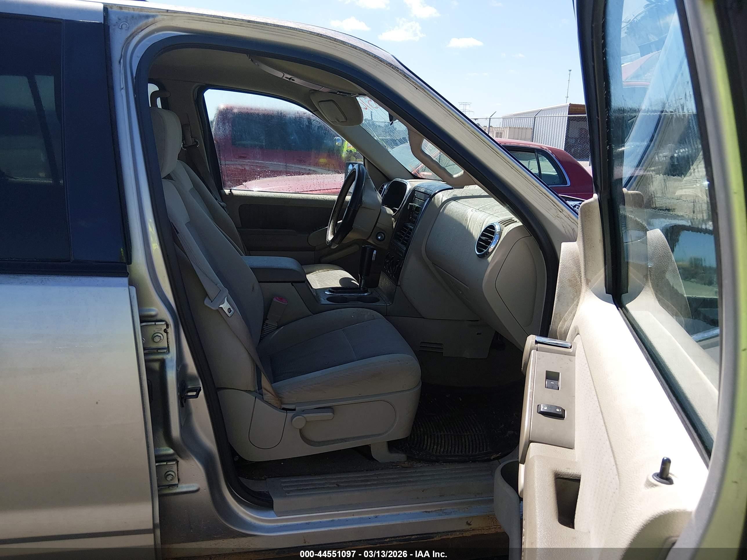 FORD EXPLORER image 5