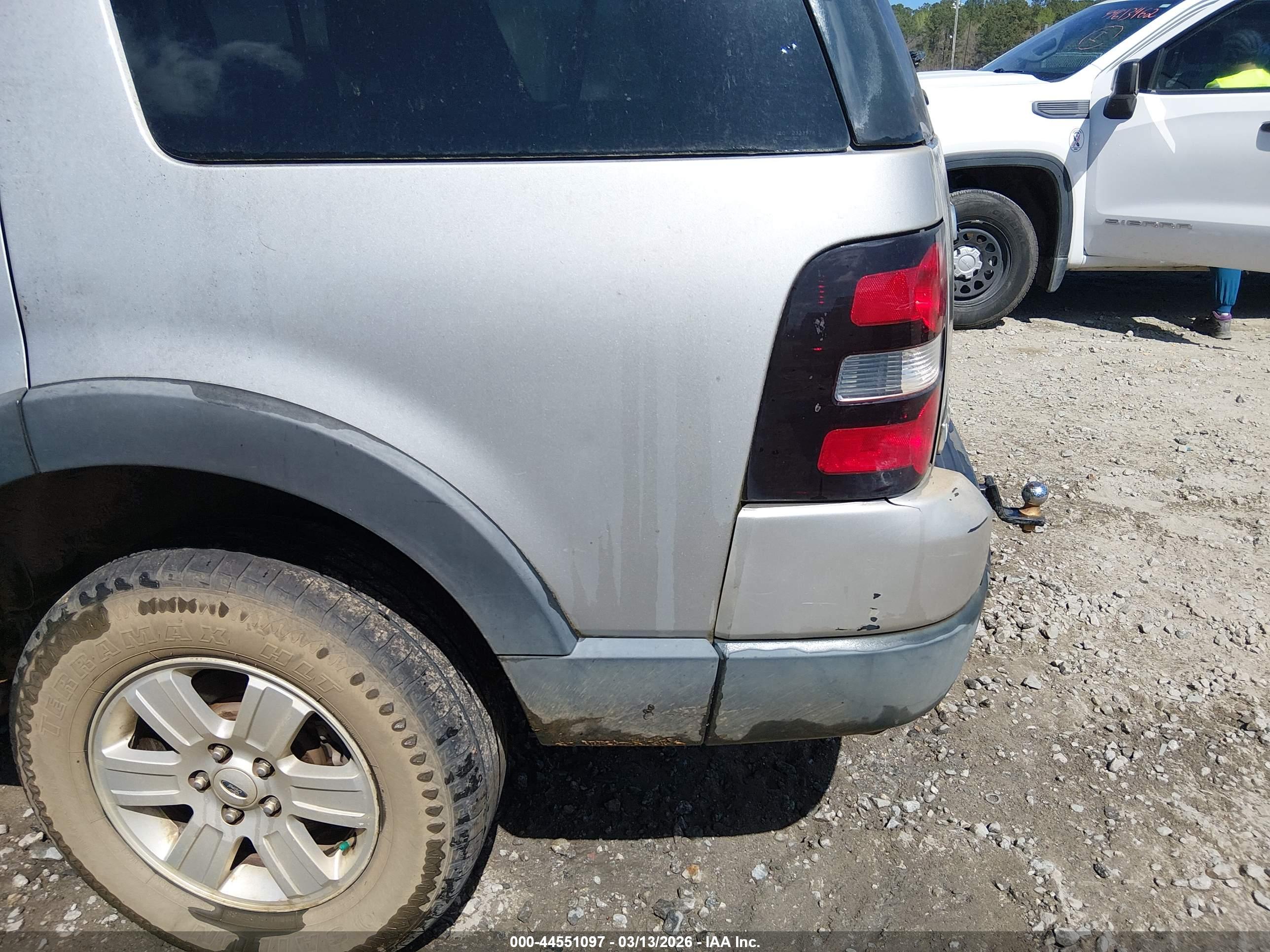 FORD EXPLORER image 6
