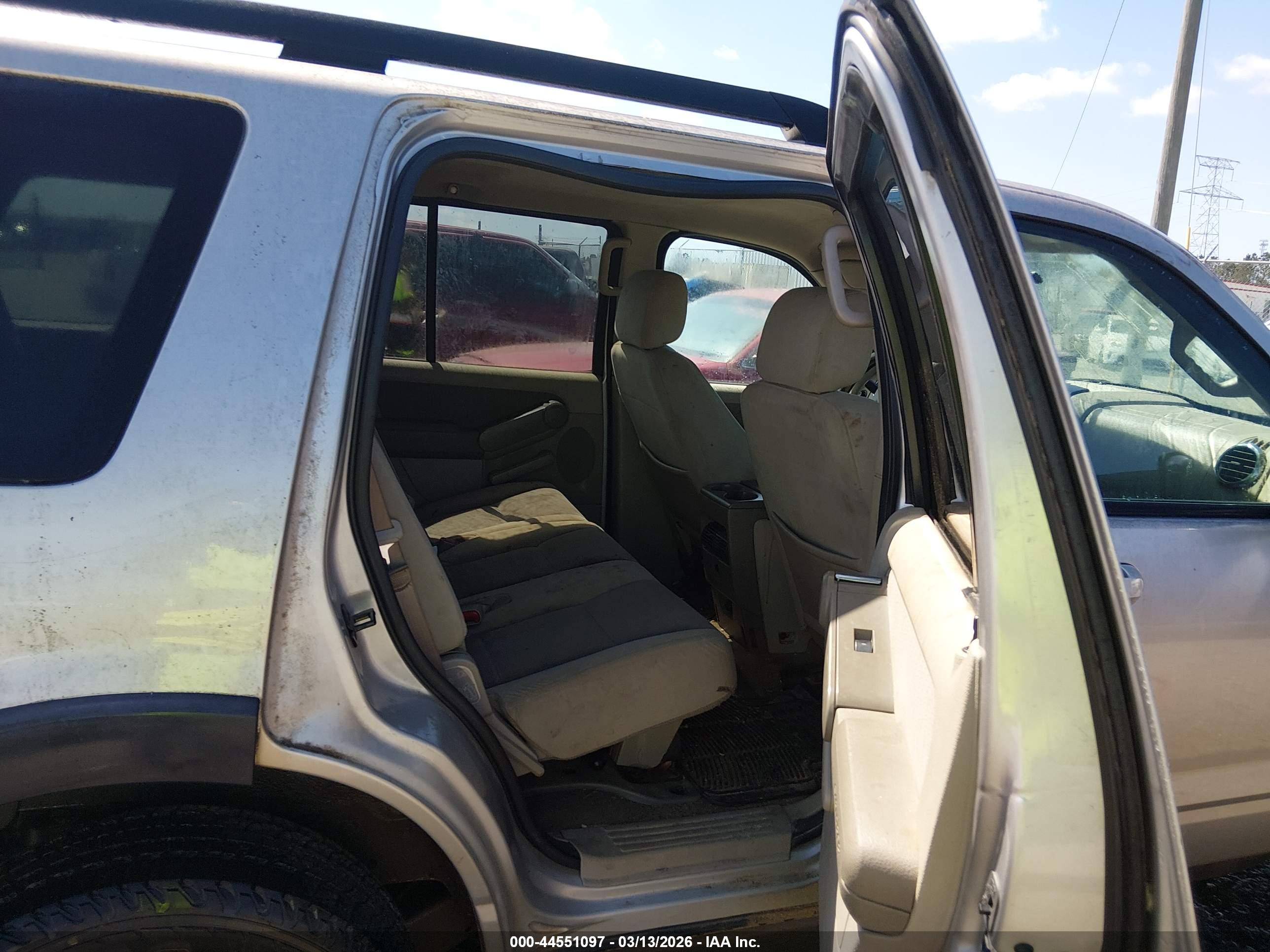 FORD EXPLORER image 8