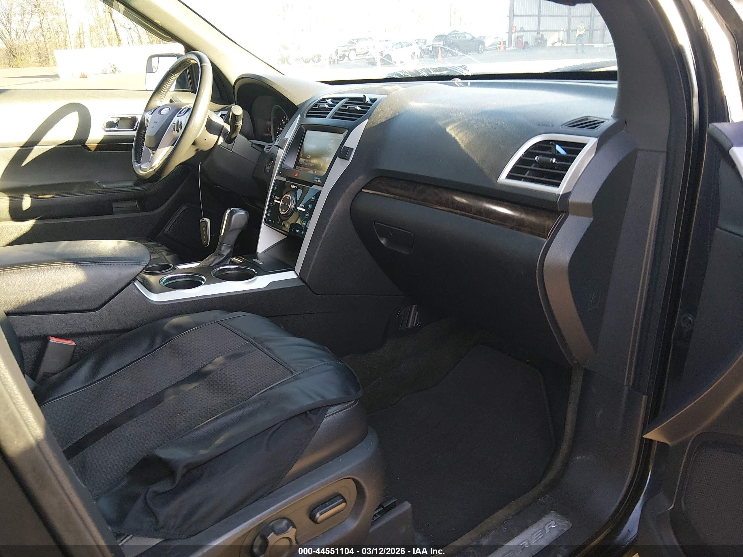 FORD EXPLORER image 5