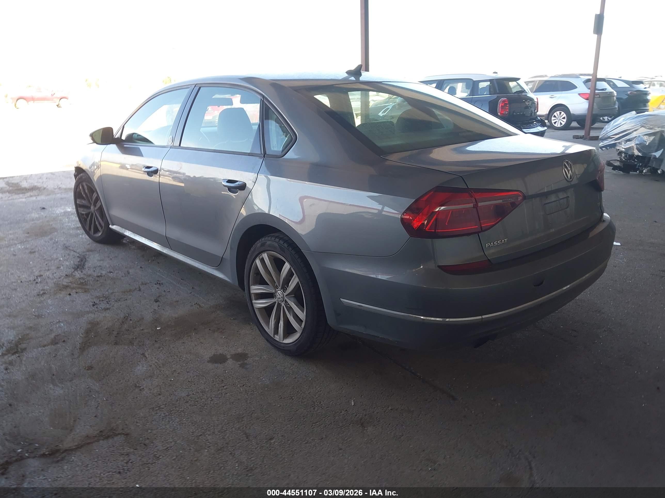 VOLKSWAGEN PASSAT image 3
