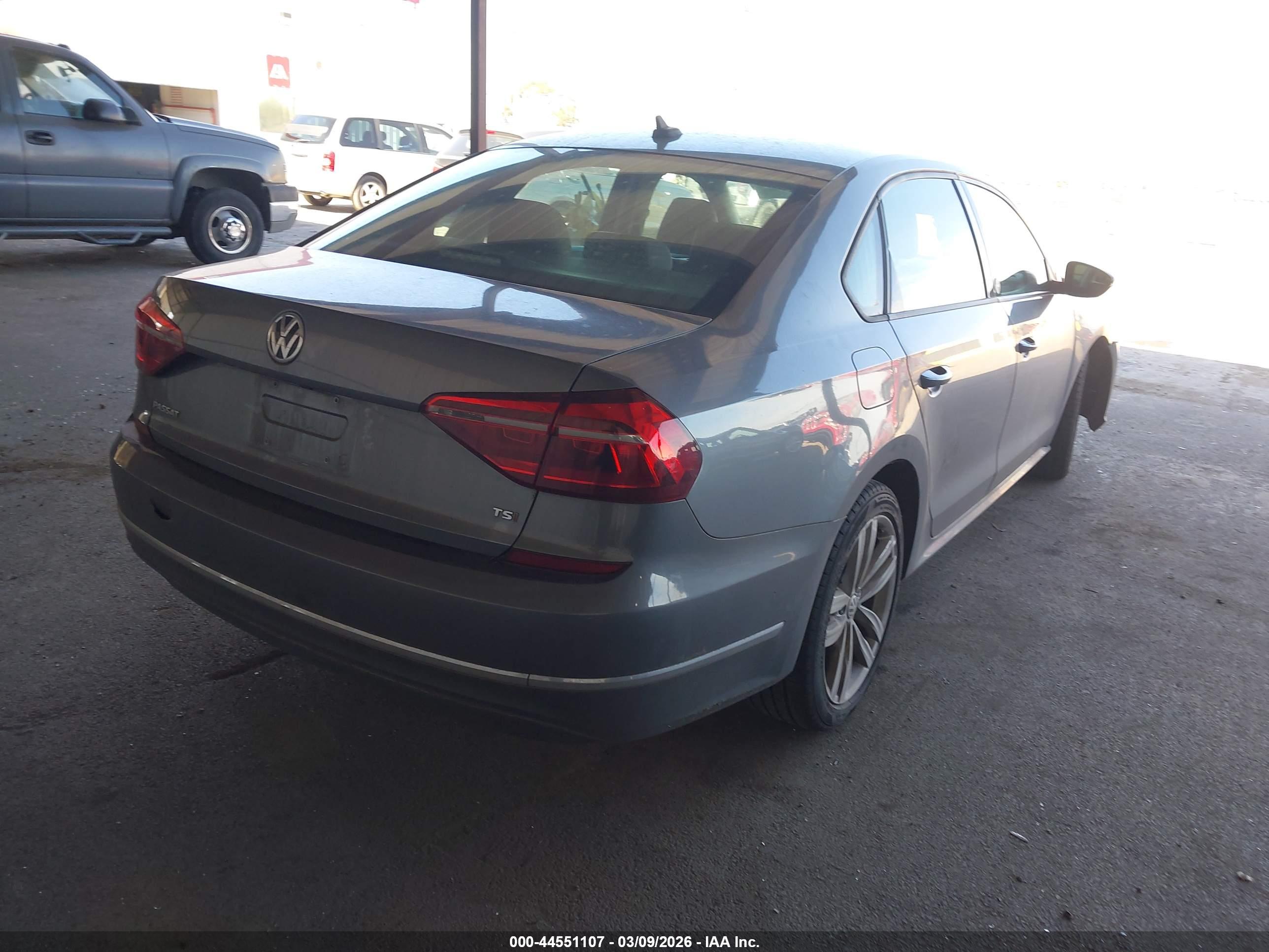 VOLKSWAGEN PASSAT image 4