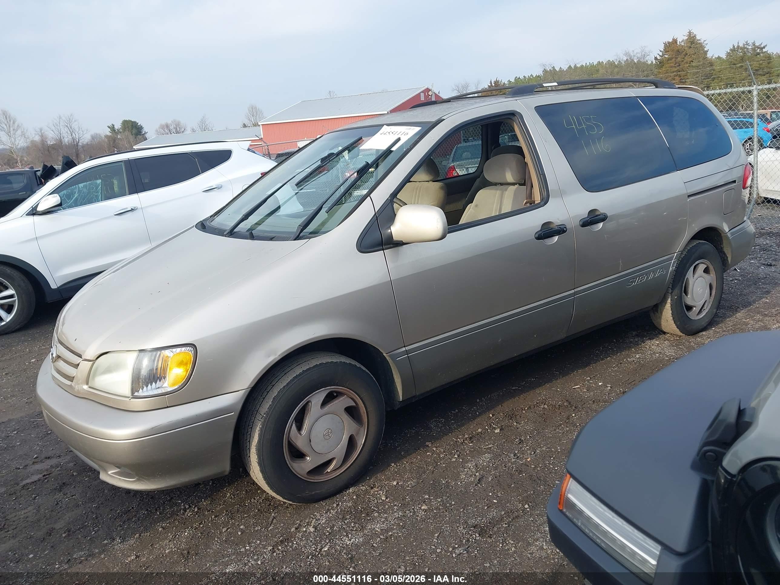 TOYOTA SIENNA image 2