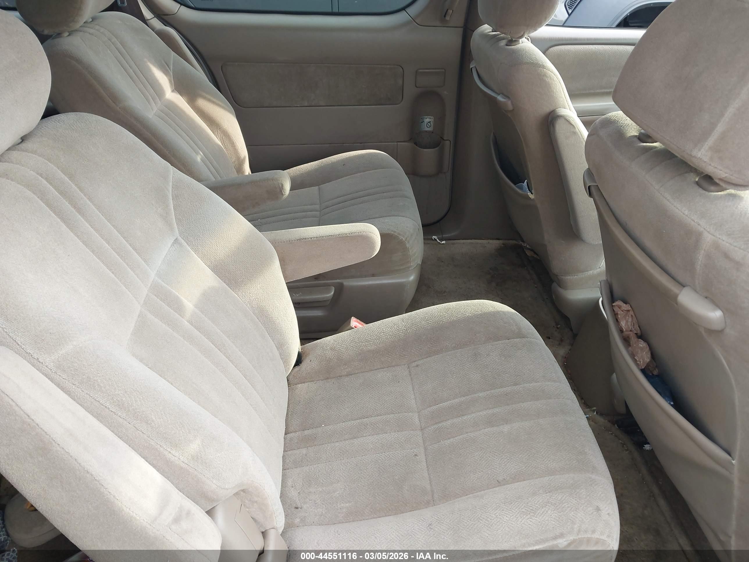TOYOTA SIENNA image 8