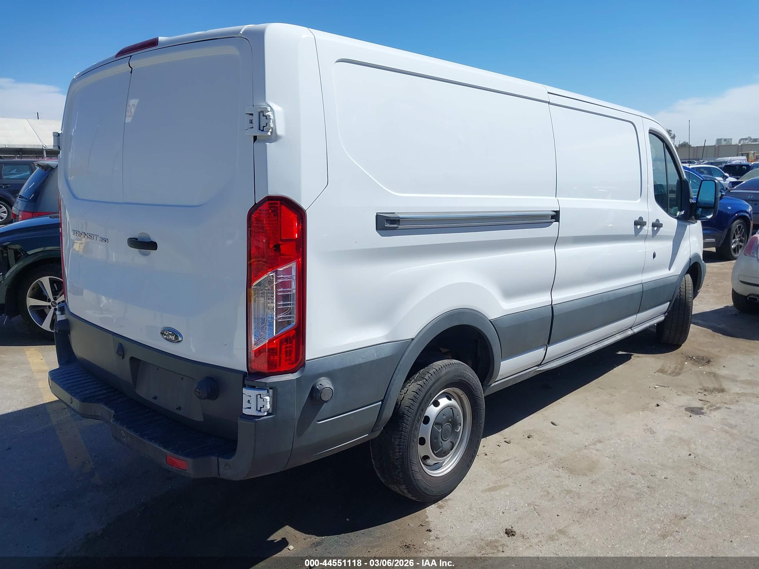 FORD TRANSIT-350 image 4