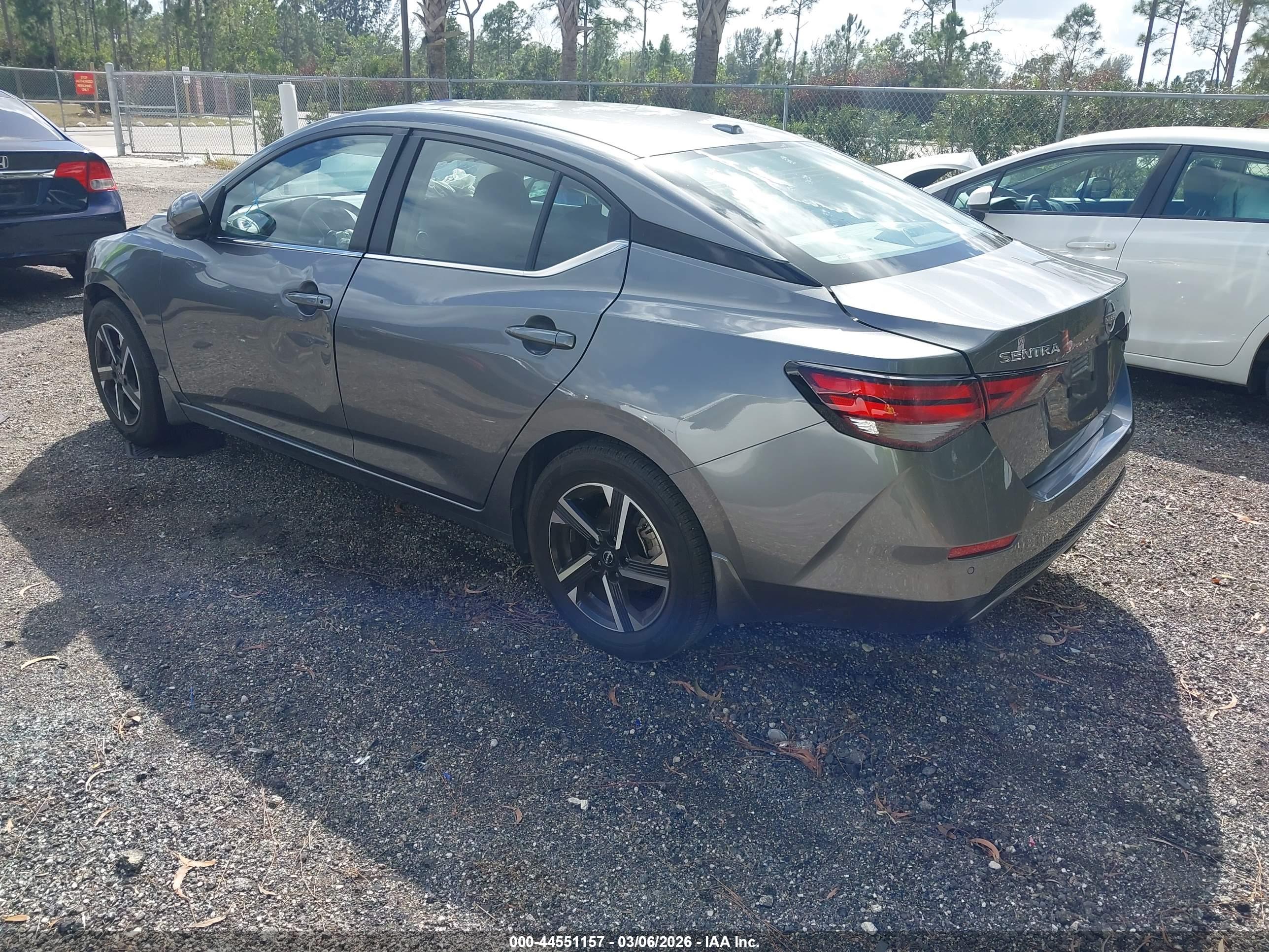 NISSAN SENTRA image 3
