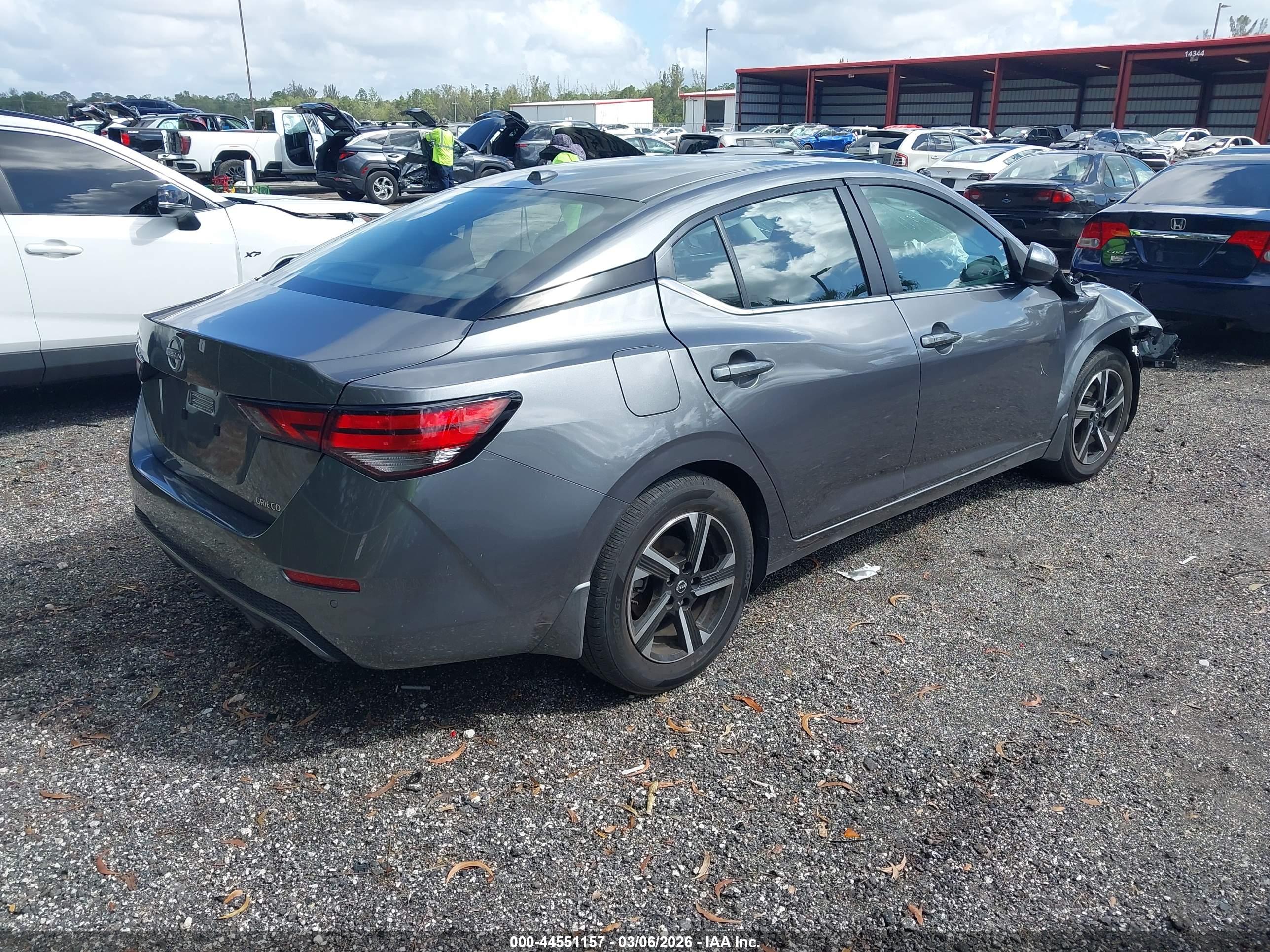 NISSAN SENTRA image 4