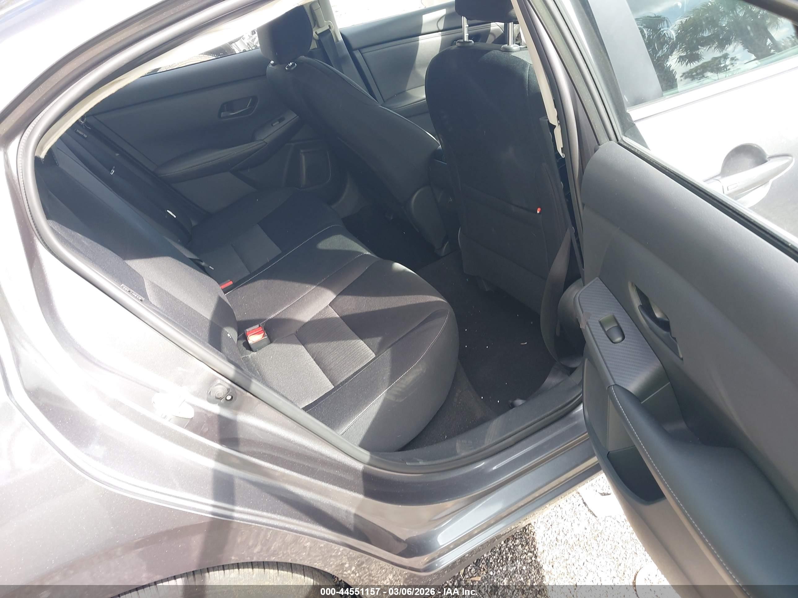 NISSAN SENTRA image 8