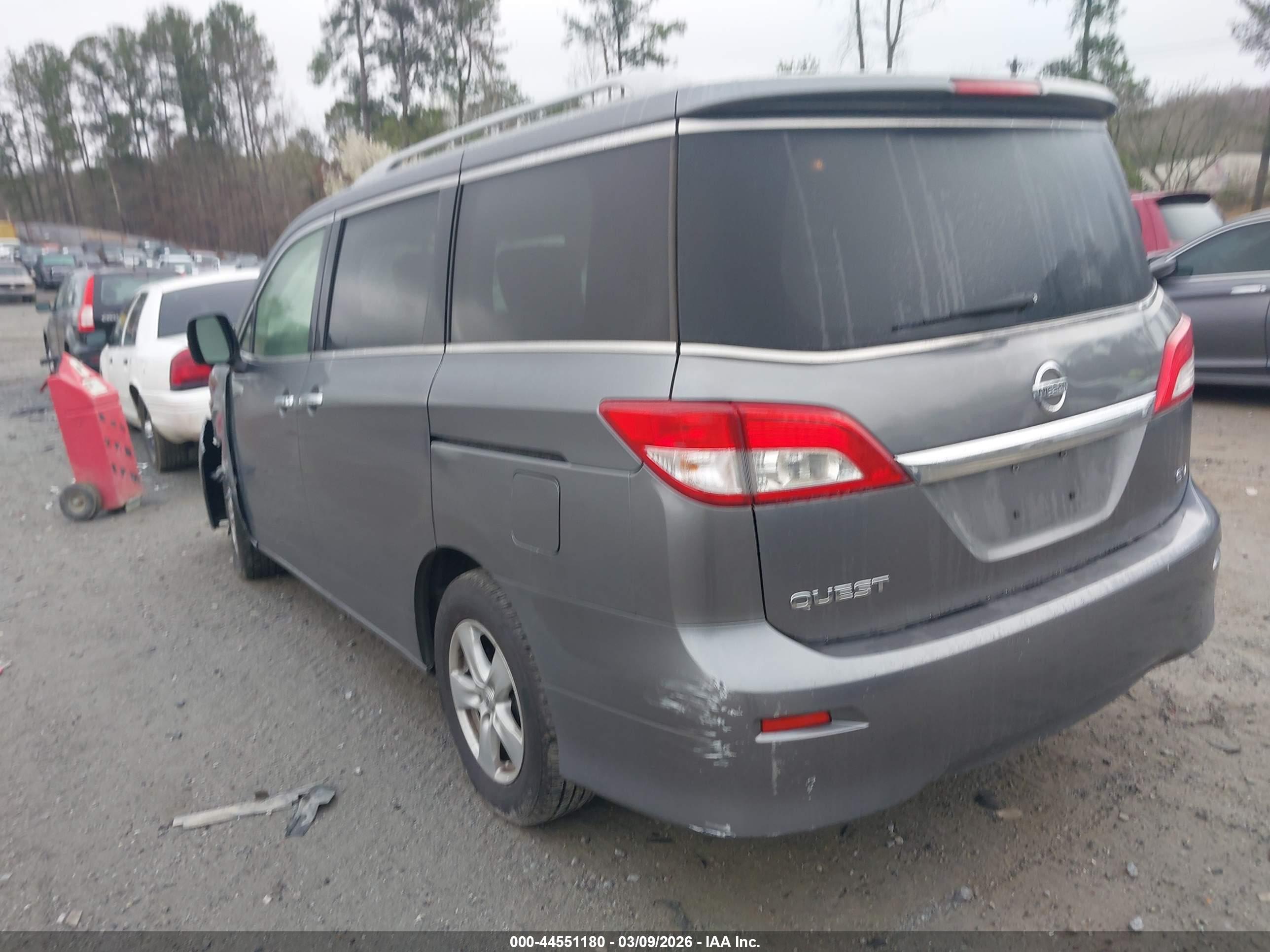 NISSAN QUEST image 3