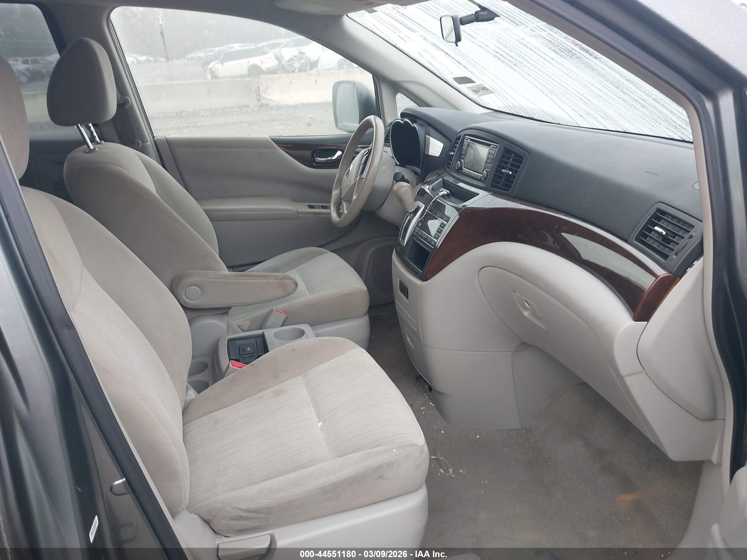 NISSAN QUEST image 5
