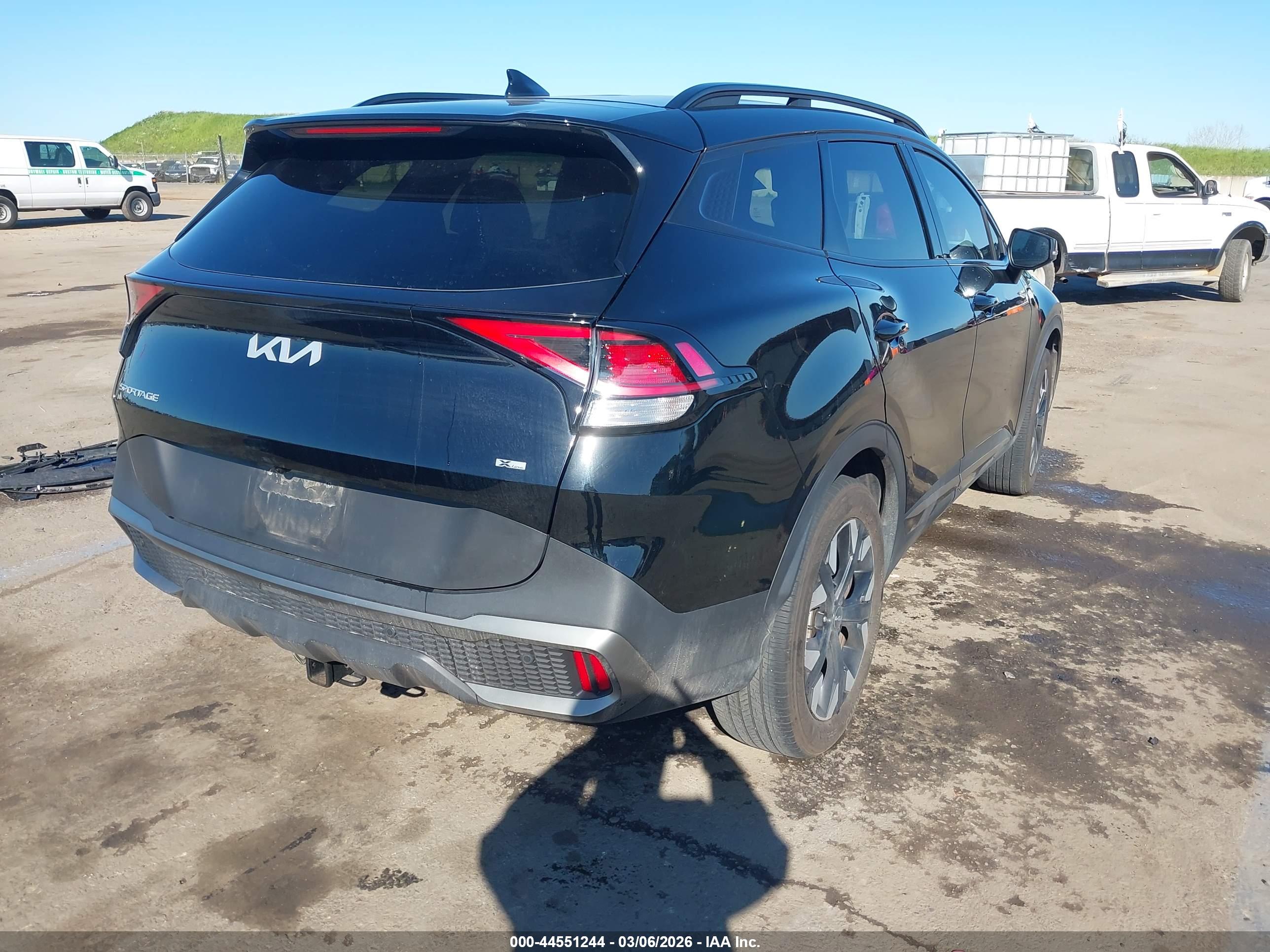 KIA SPORTAGE image 4