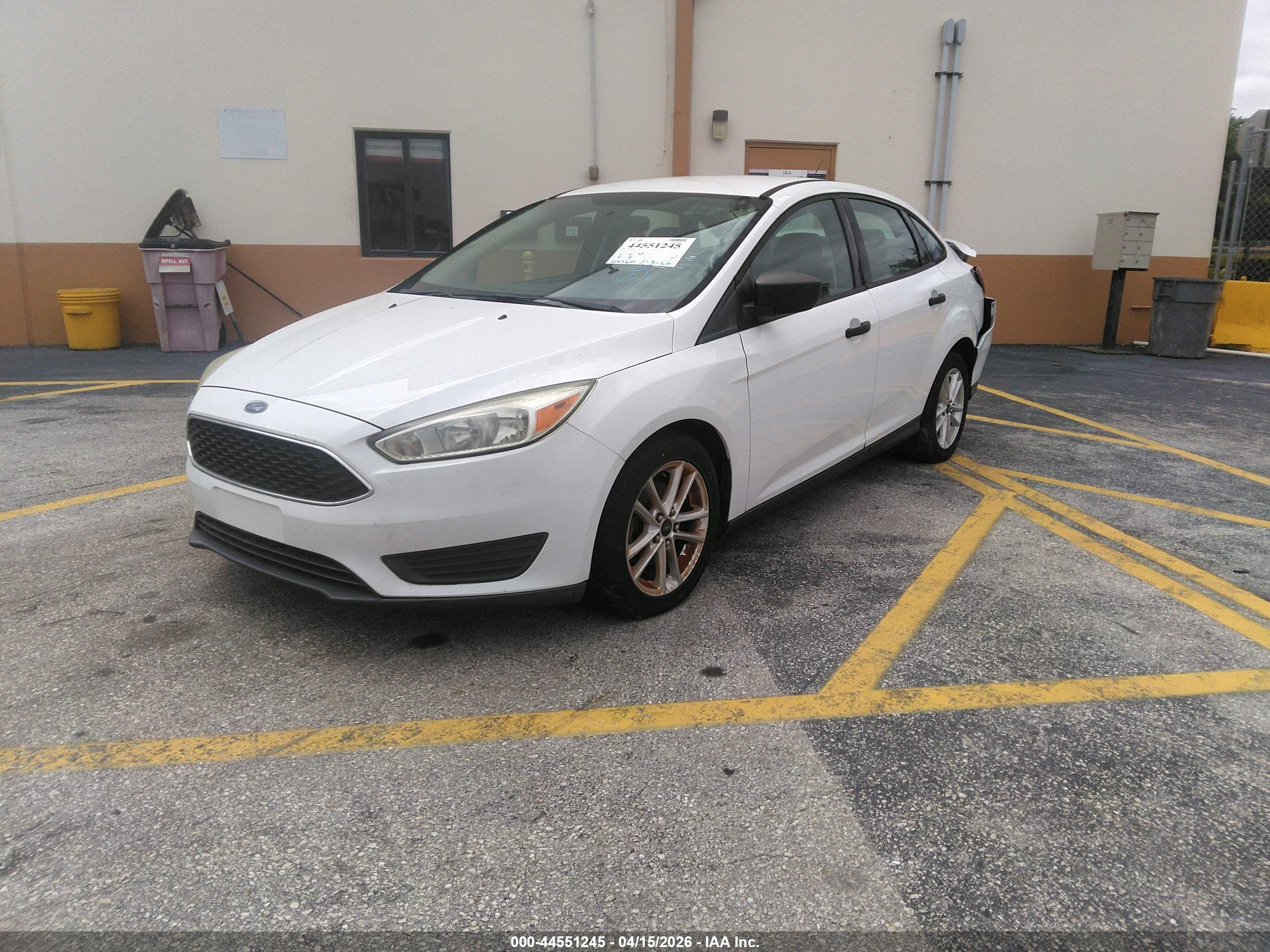 FORD FOCUS image 2