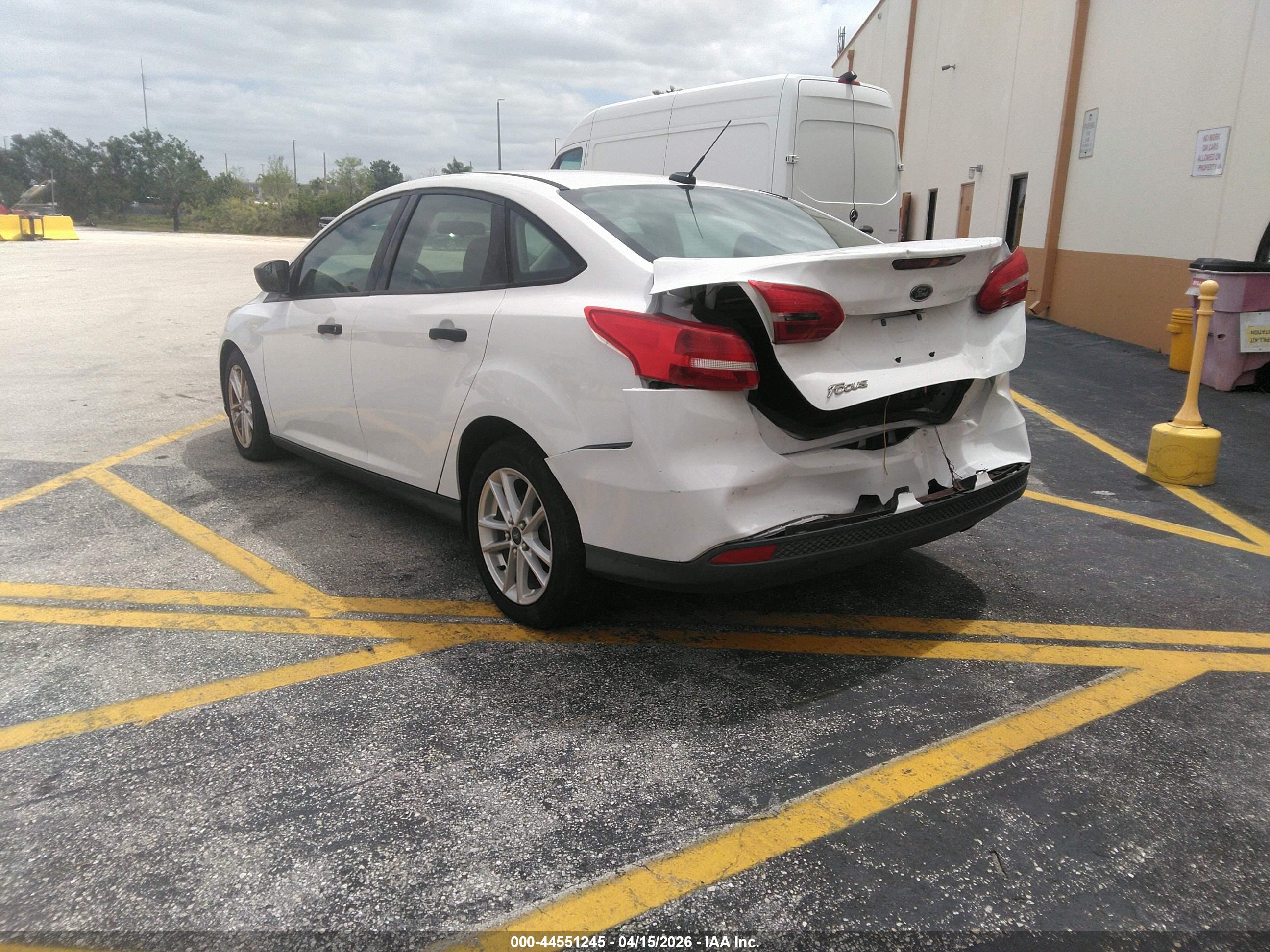 FORD FOCUS image 3