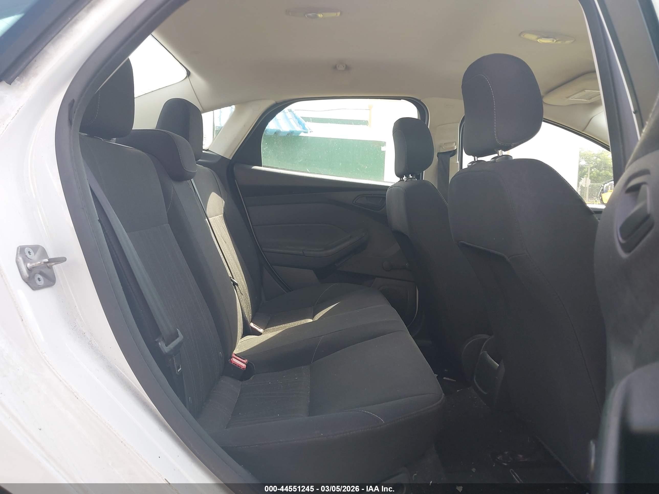 FORD FOCUS image 8