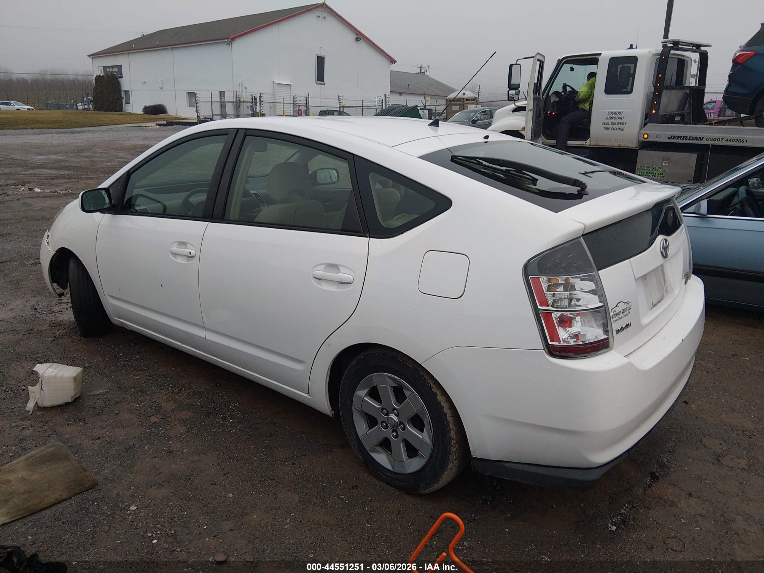 TOYOTA PRIUS image 3