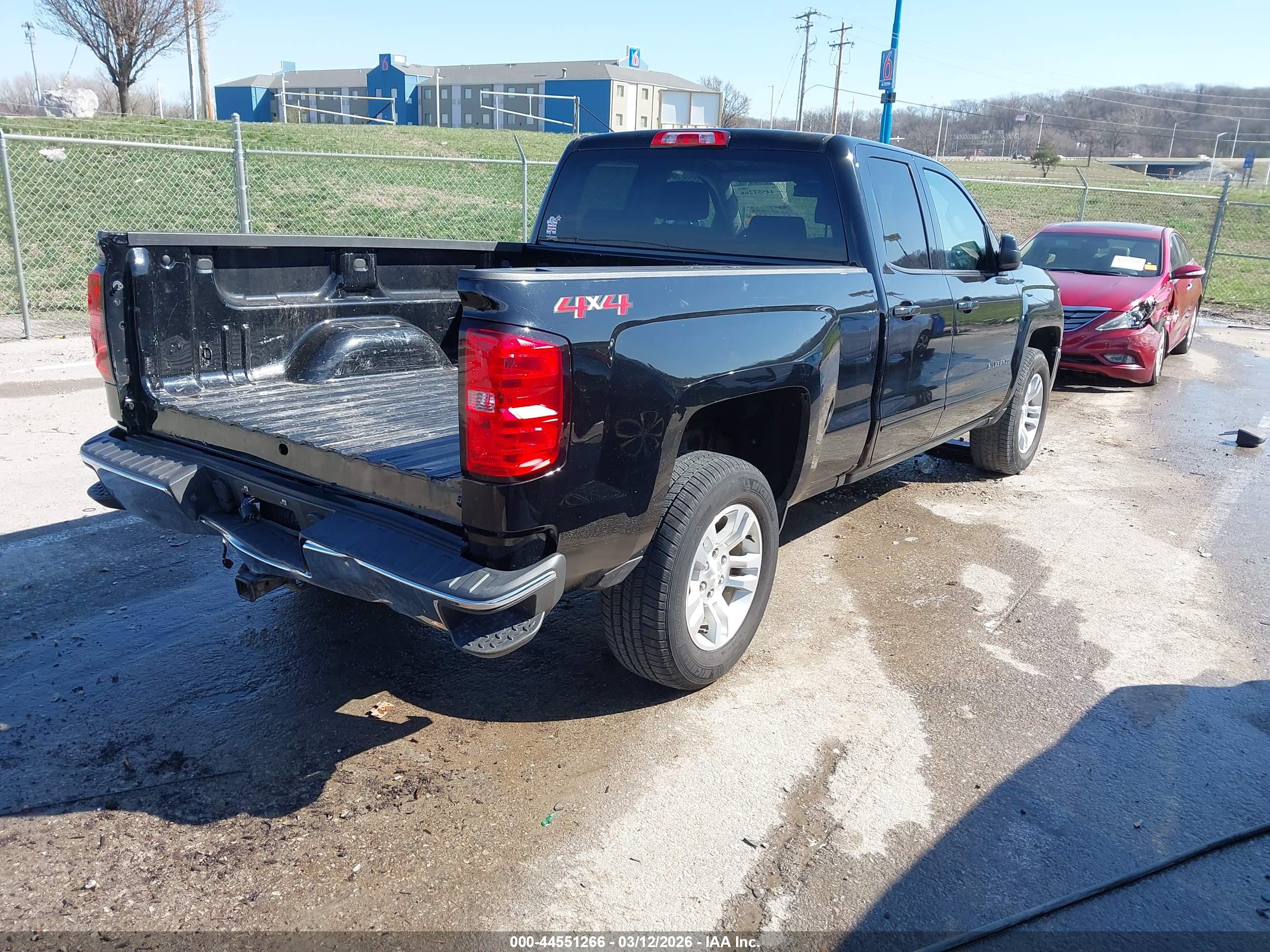 CHEVROLET SILVERADO image 4