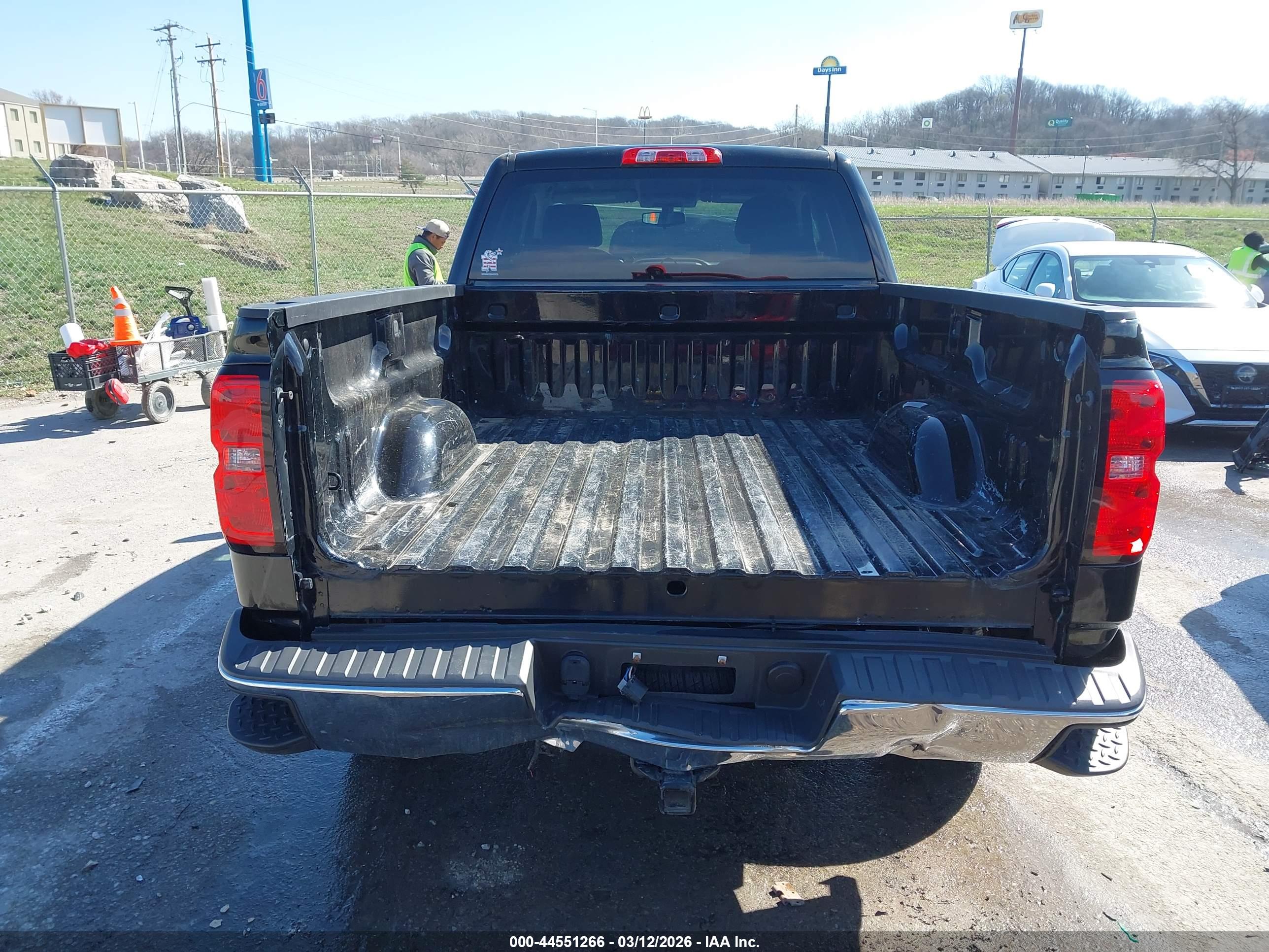 CHEVROLET SILVERADO image 6