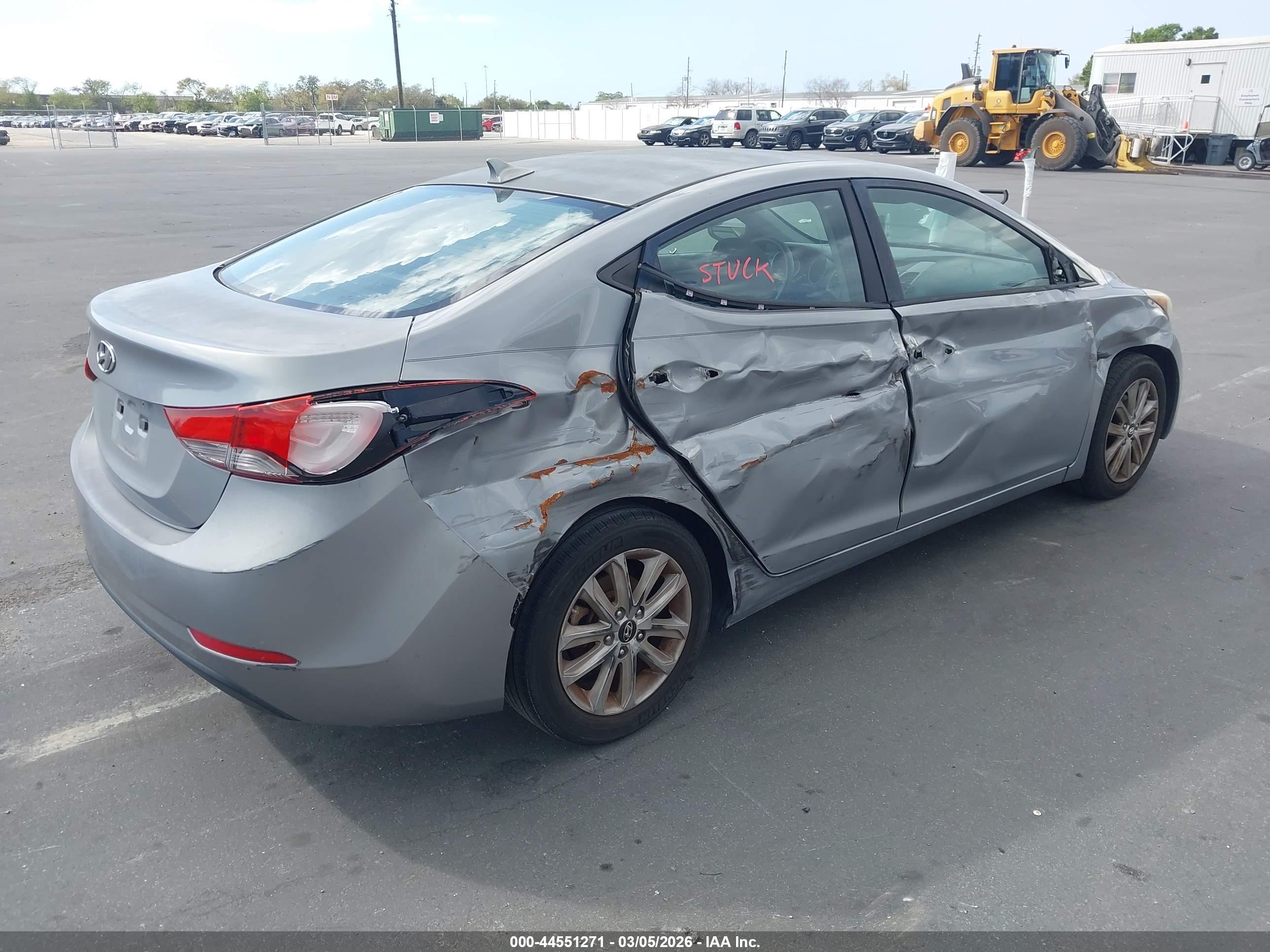 HYUNDAI ELANTRA image 4
