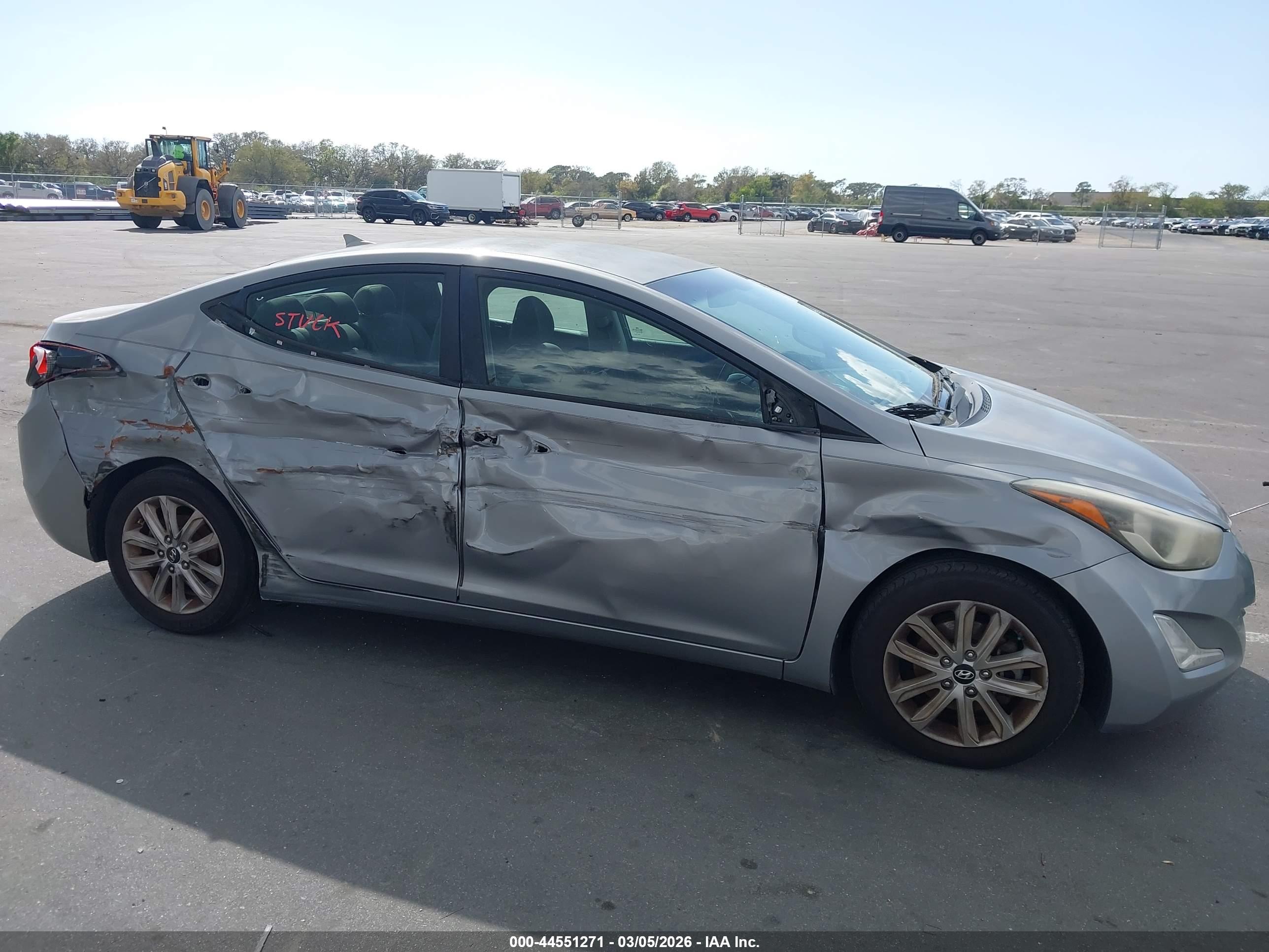 HYUNDAI ELANTRA image 6