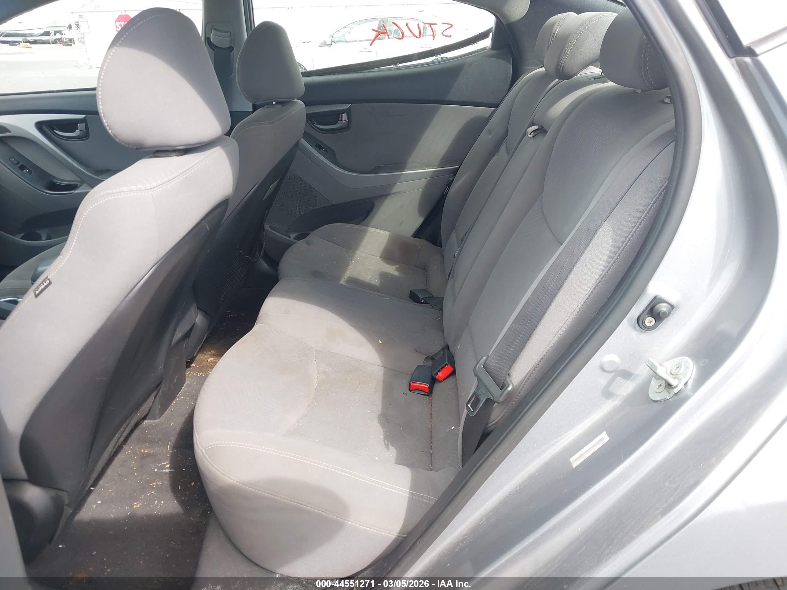 HYUNDAI ELANTRA image 8