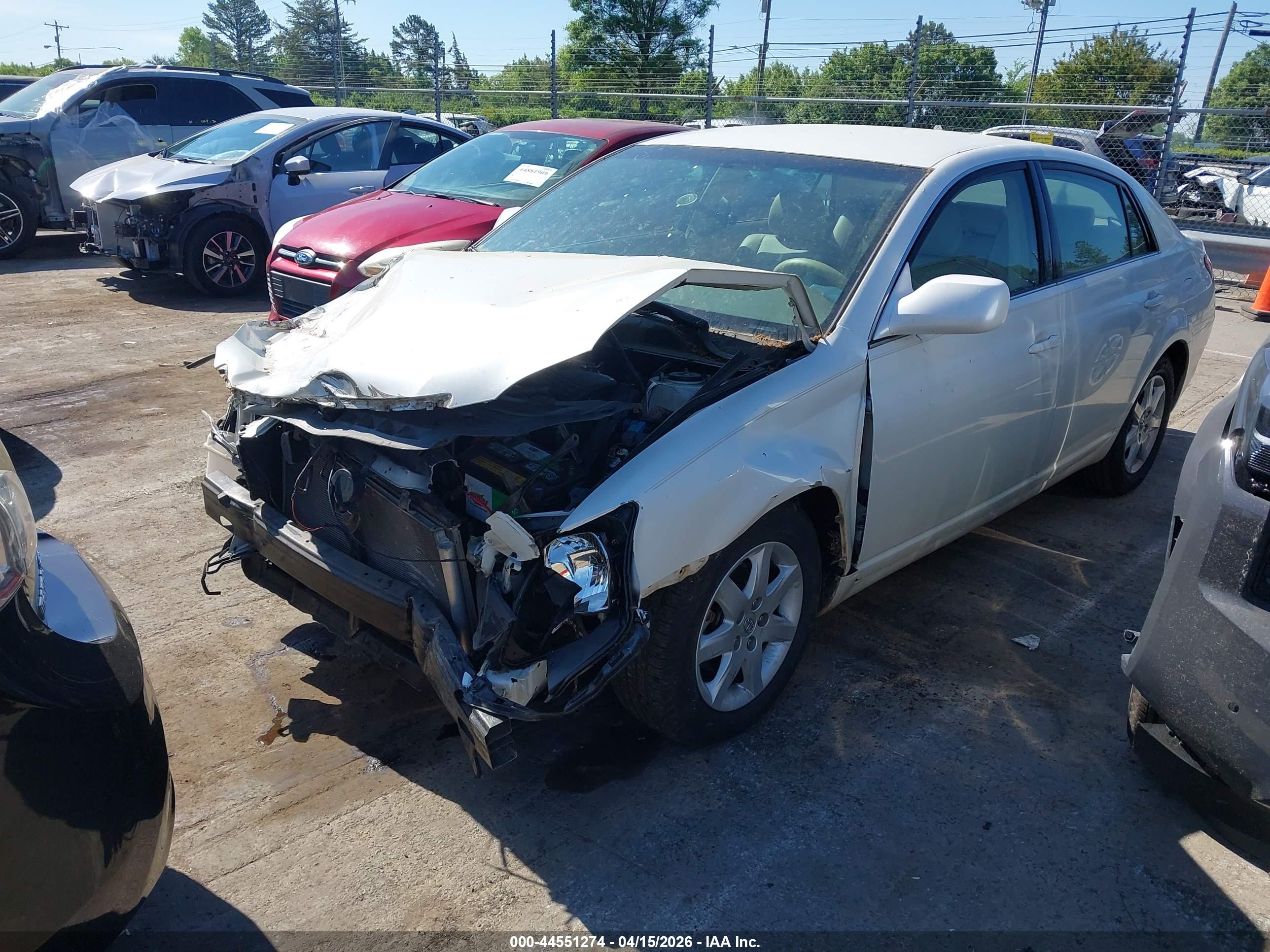 TOYOTA AVALON image 2