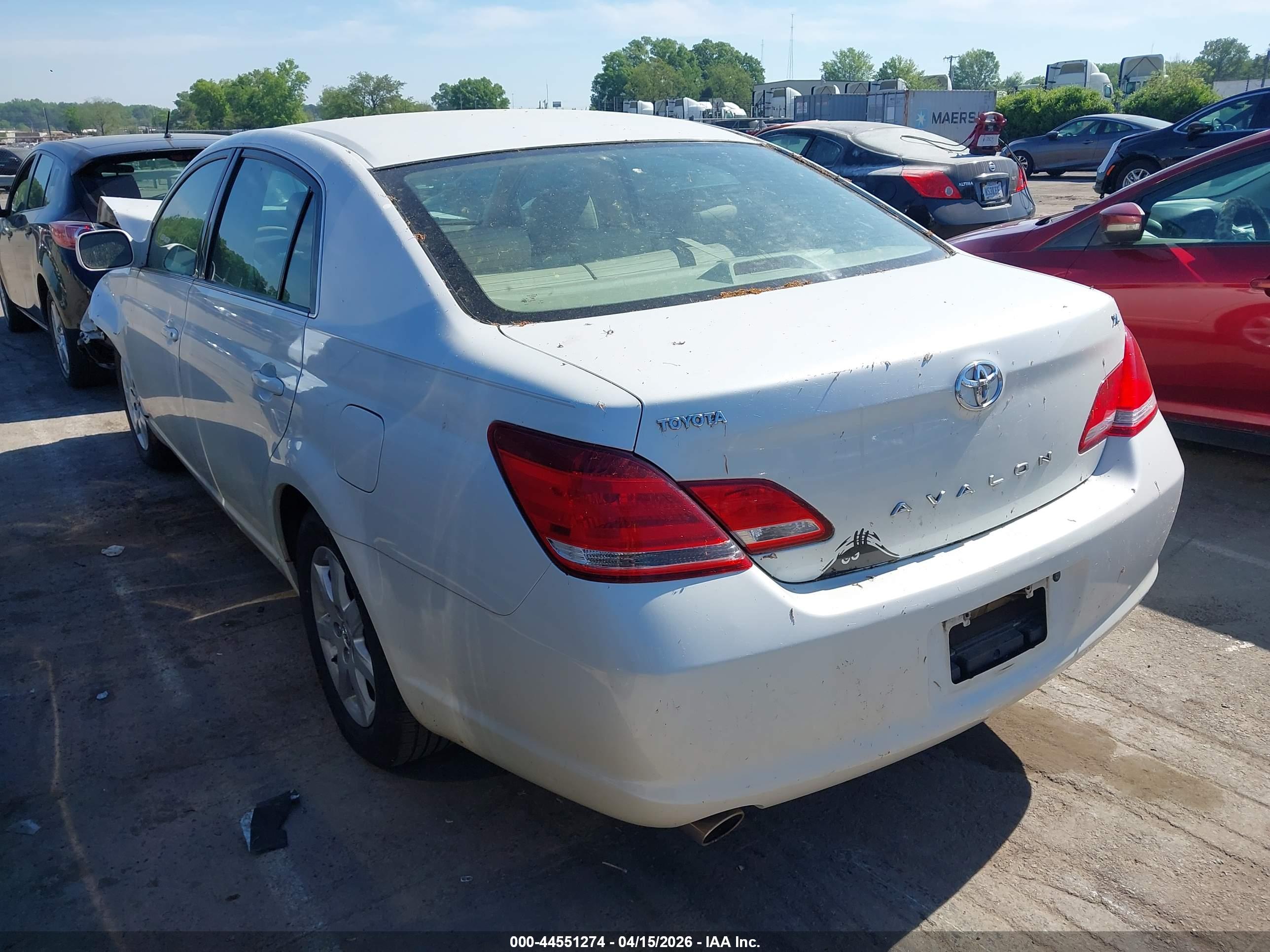 TOYOTA AVALON image 3