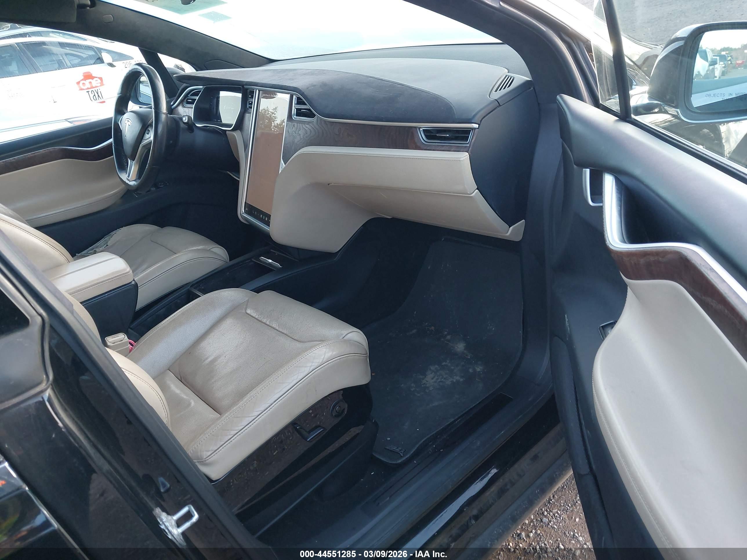 TESLA MODEL image 5