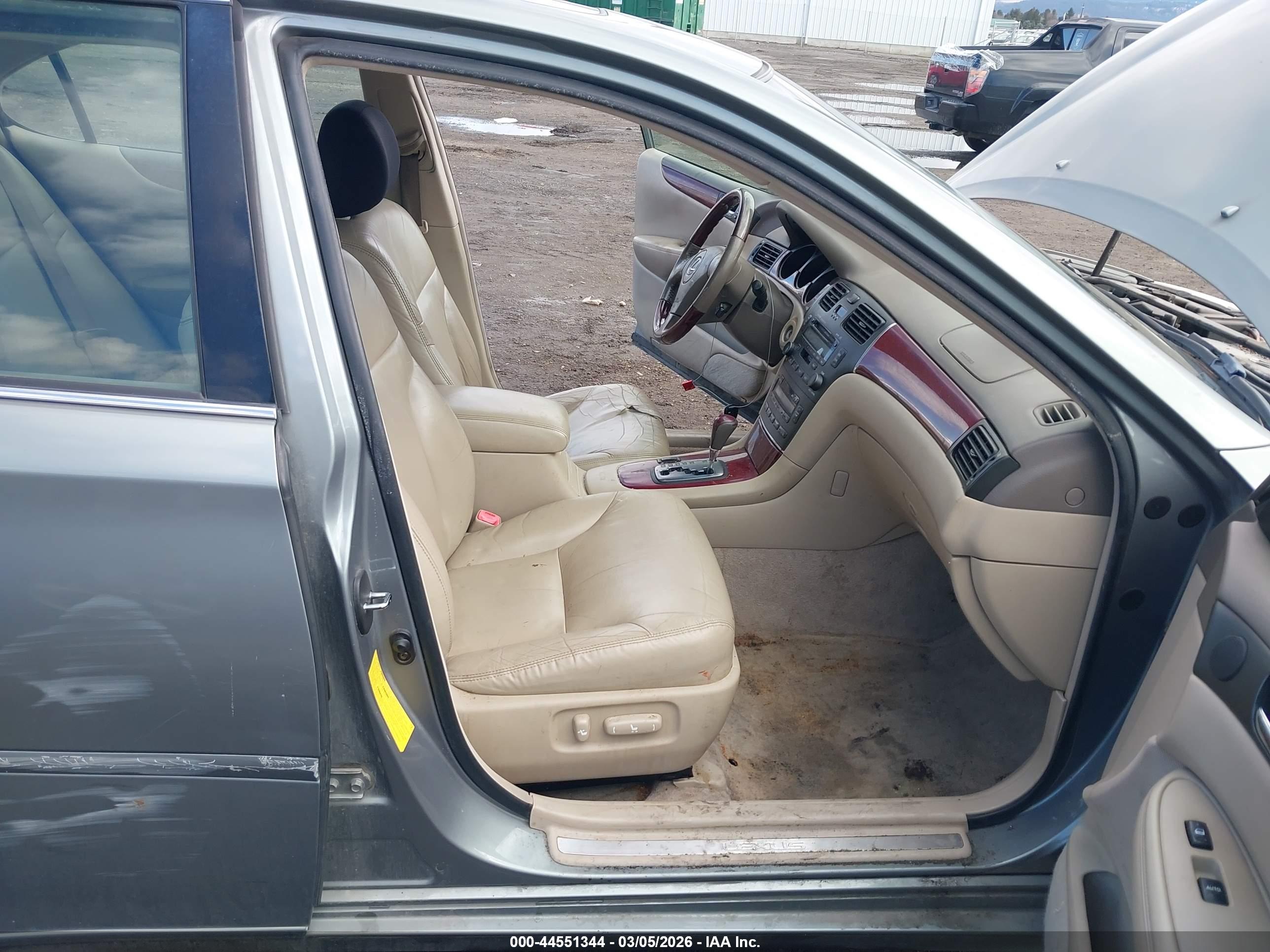 LEXUS ES image 5