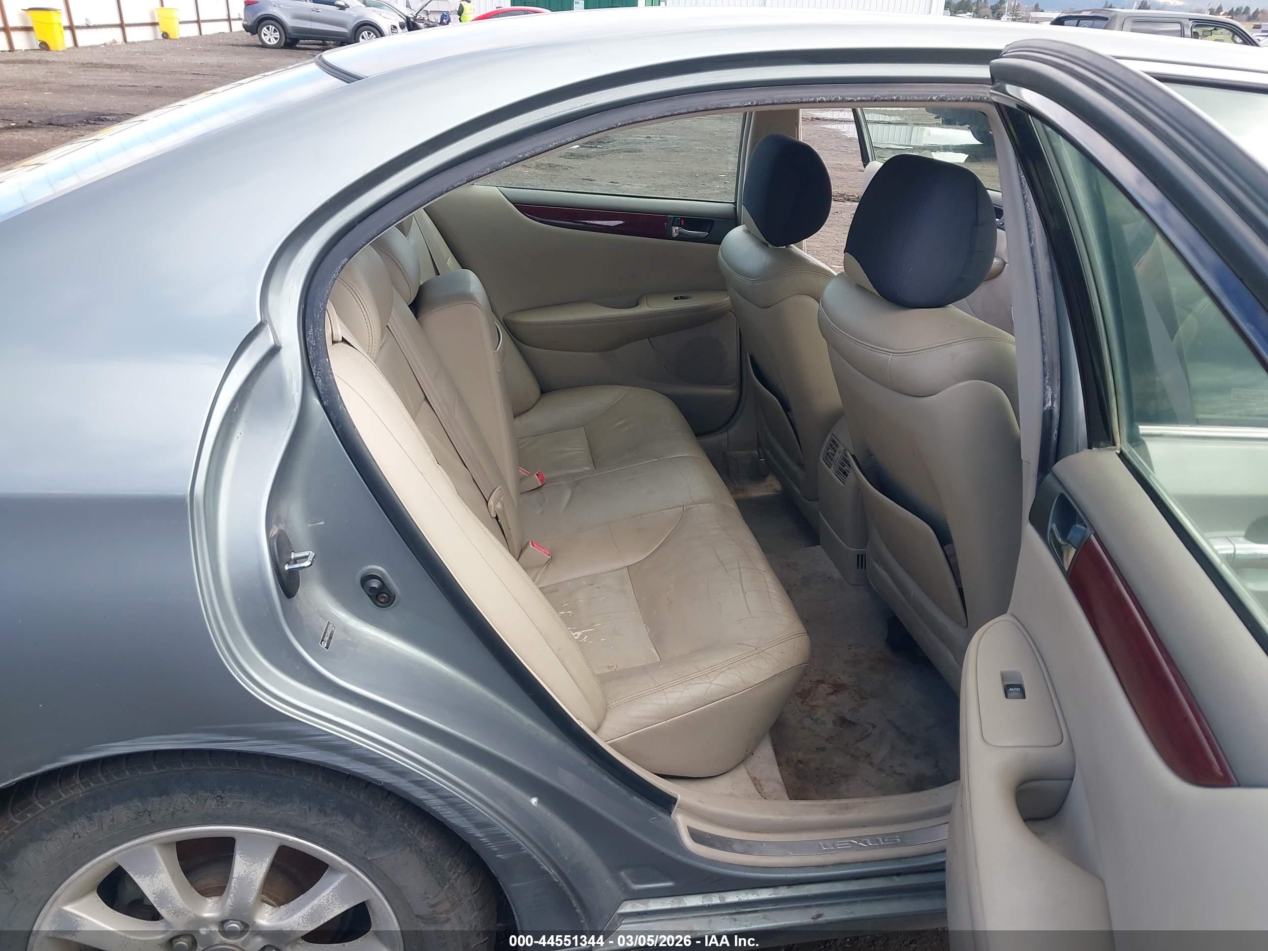 LEXUS ES image 8