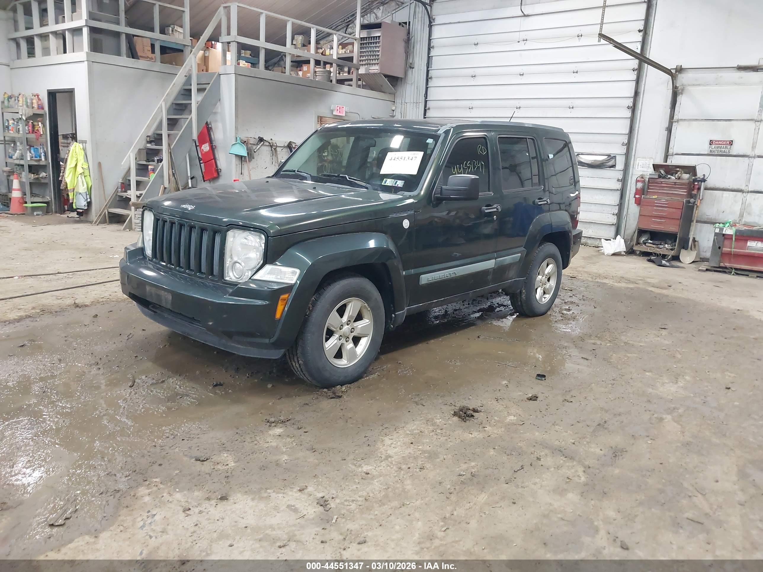 JEEP LIBERTY image 2