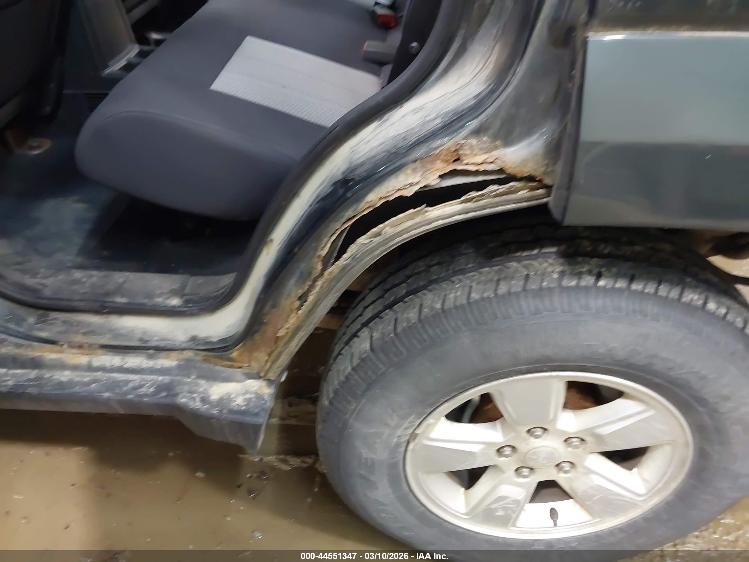 JEEP LIBERTY image 6