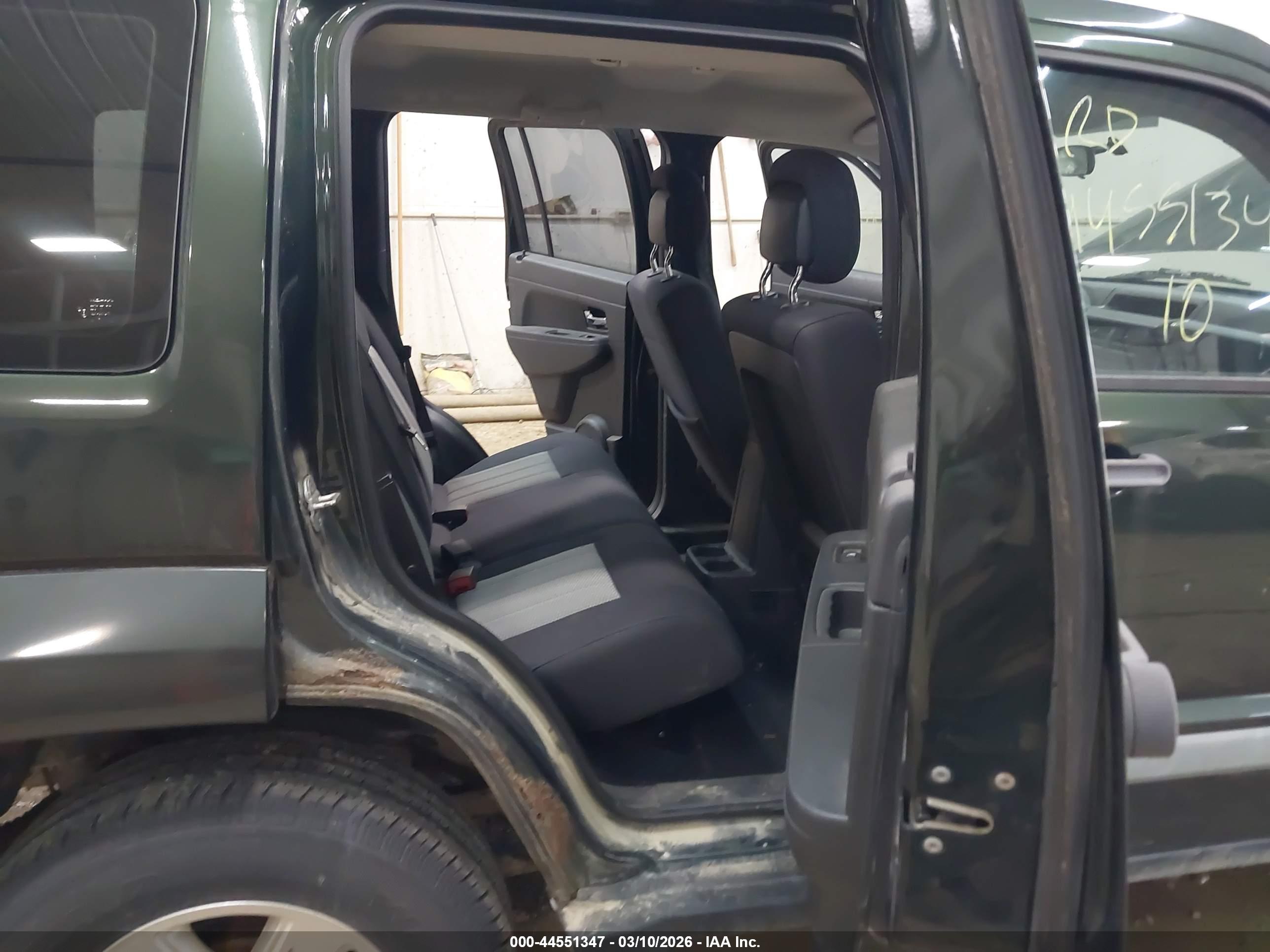 JEEP LIBERTY image 8