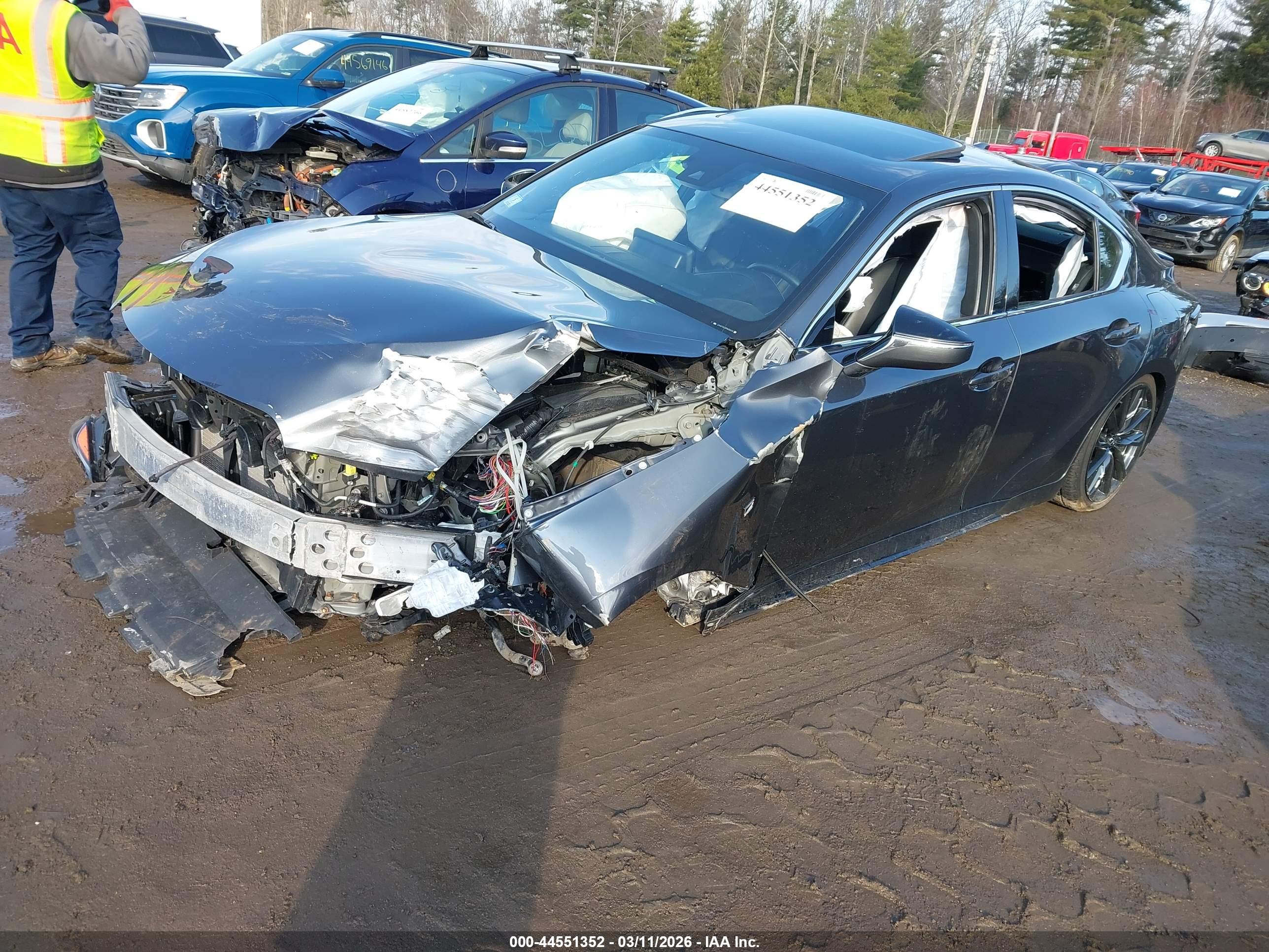 LEXUS IS image 2