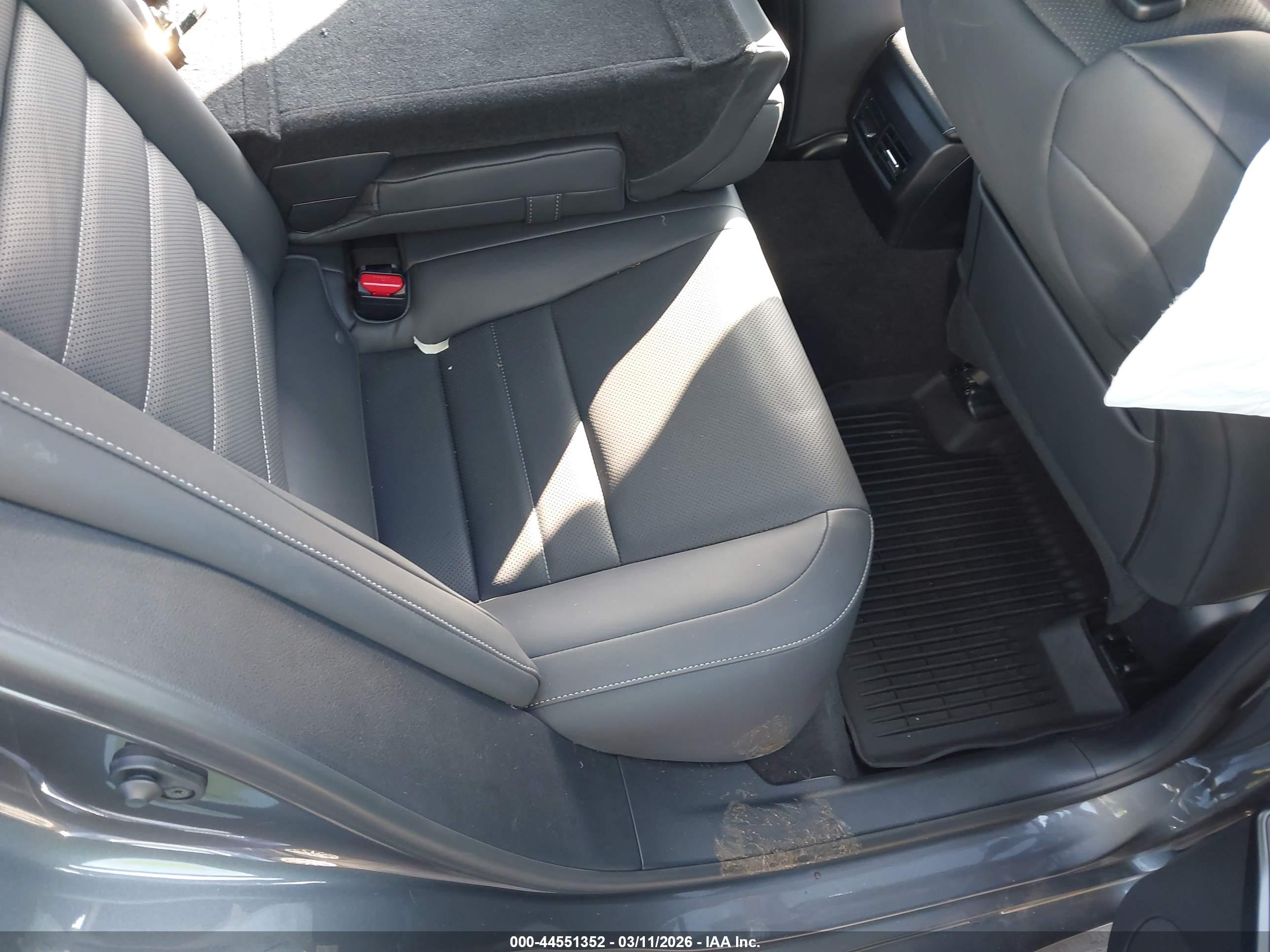 LEXUS IS image 8