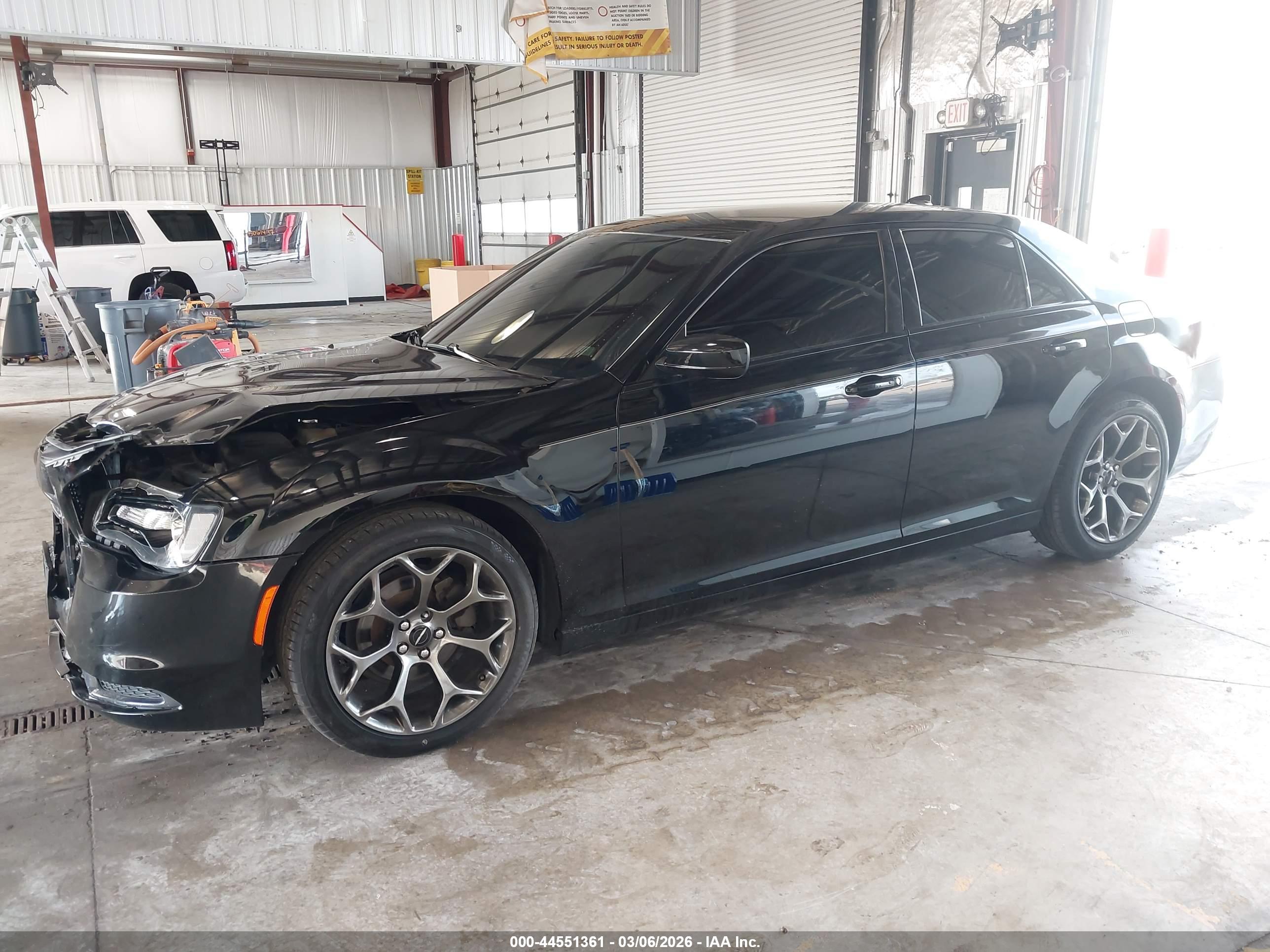 CHRYSLER 300 image 2