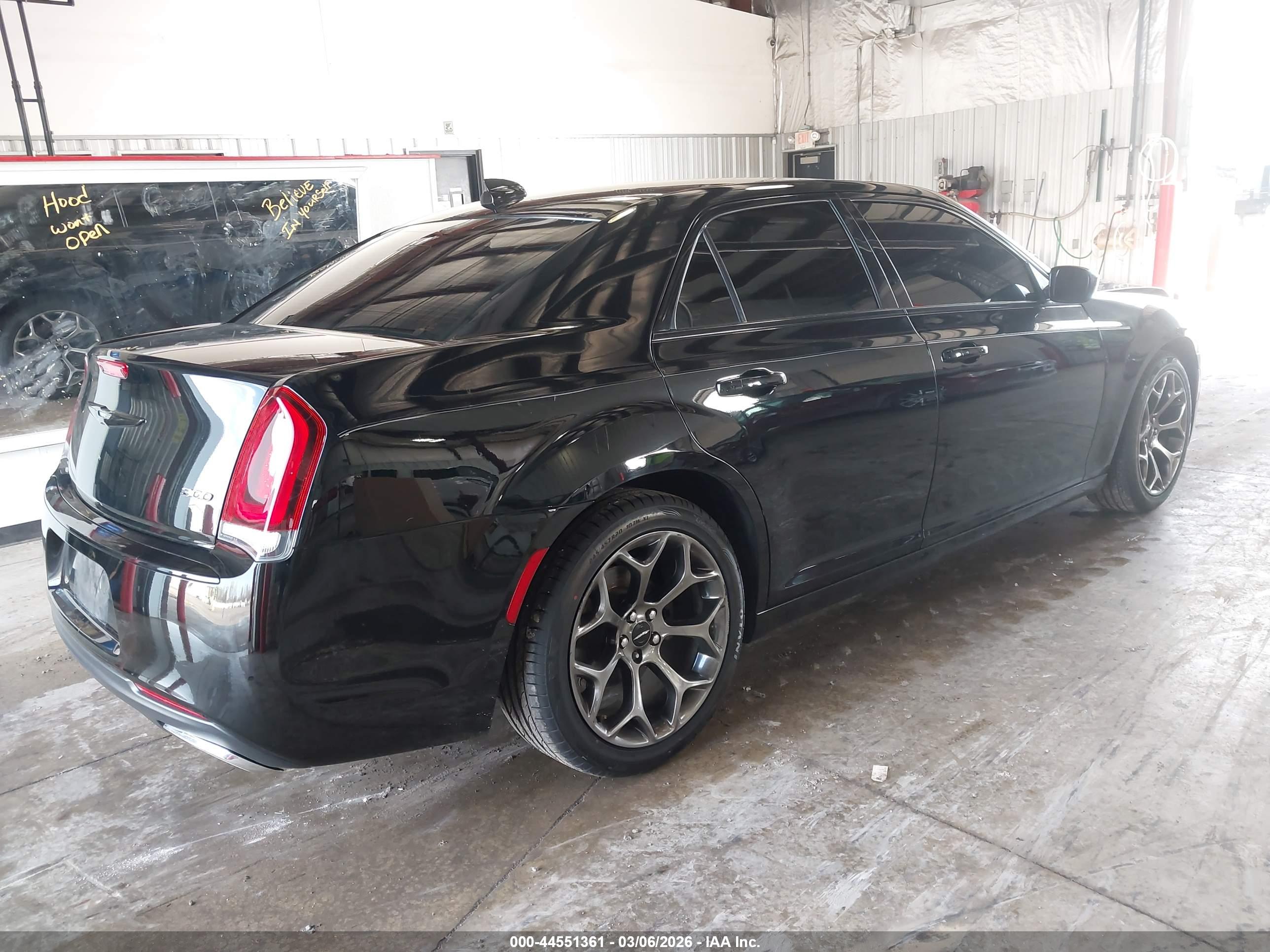 CHRYSLER 300 image 4